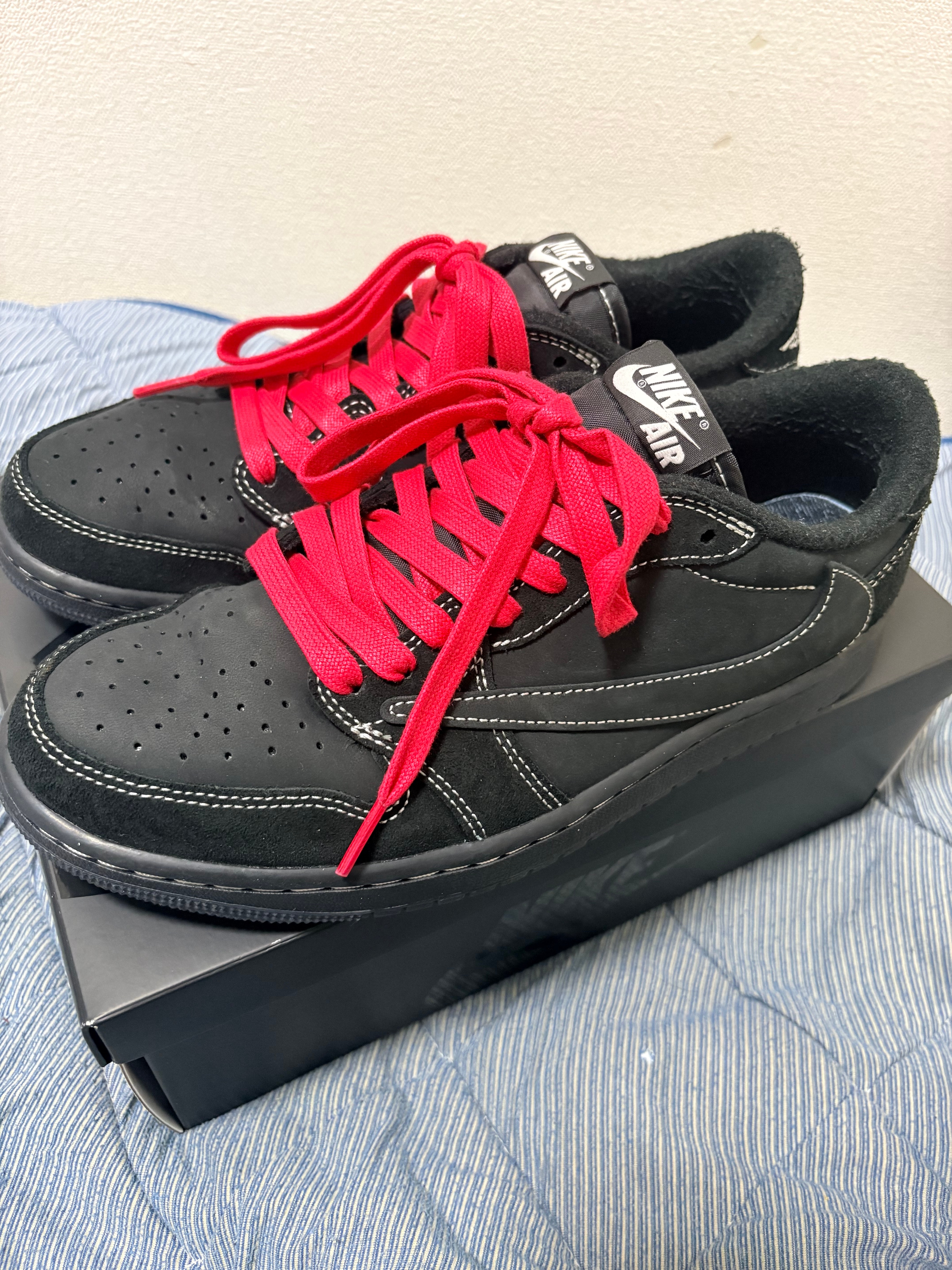 トラヴィススコット × ナイキ エアジョーダン1 ロー OG SP "ブラック ファントム"