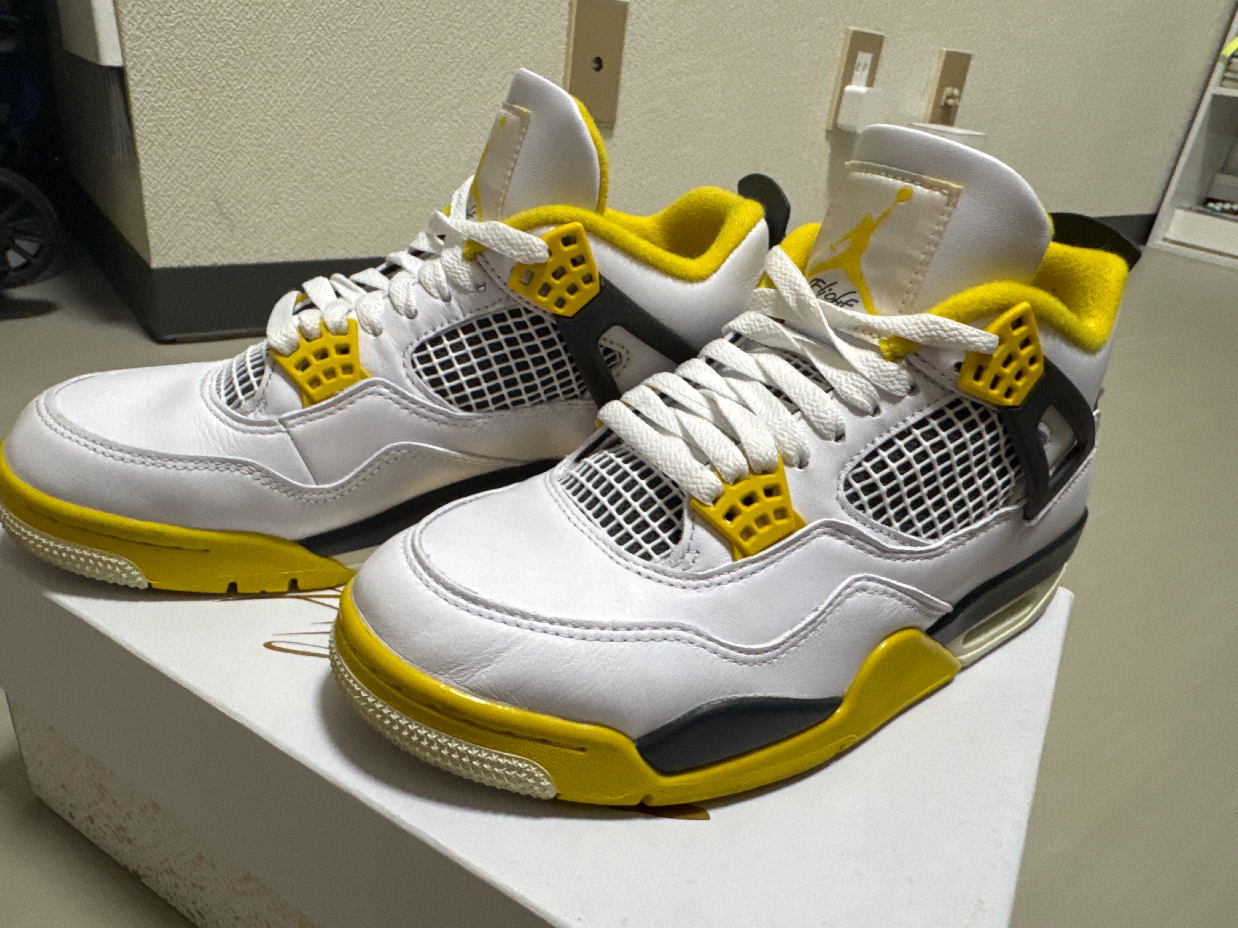 Nike Women's Air Jordan 4 Retro "Vivid Sulfur"