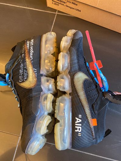 Off-White × Nike Air Vapormax "Black/Total Orange/Clear"