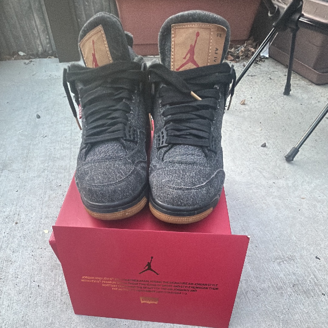 Nike × Levi's Air Jordan 4 "Black Denim" (Tag: LEVIS®)