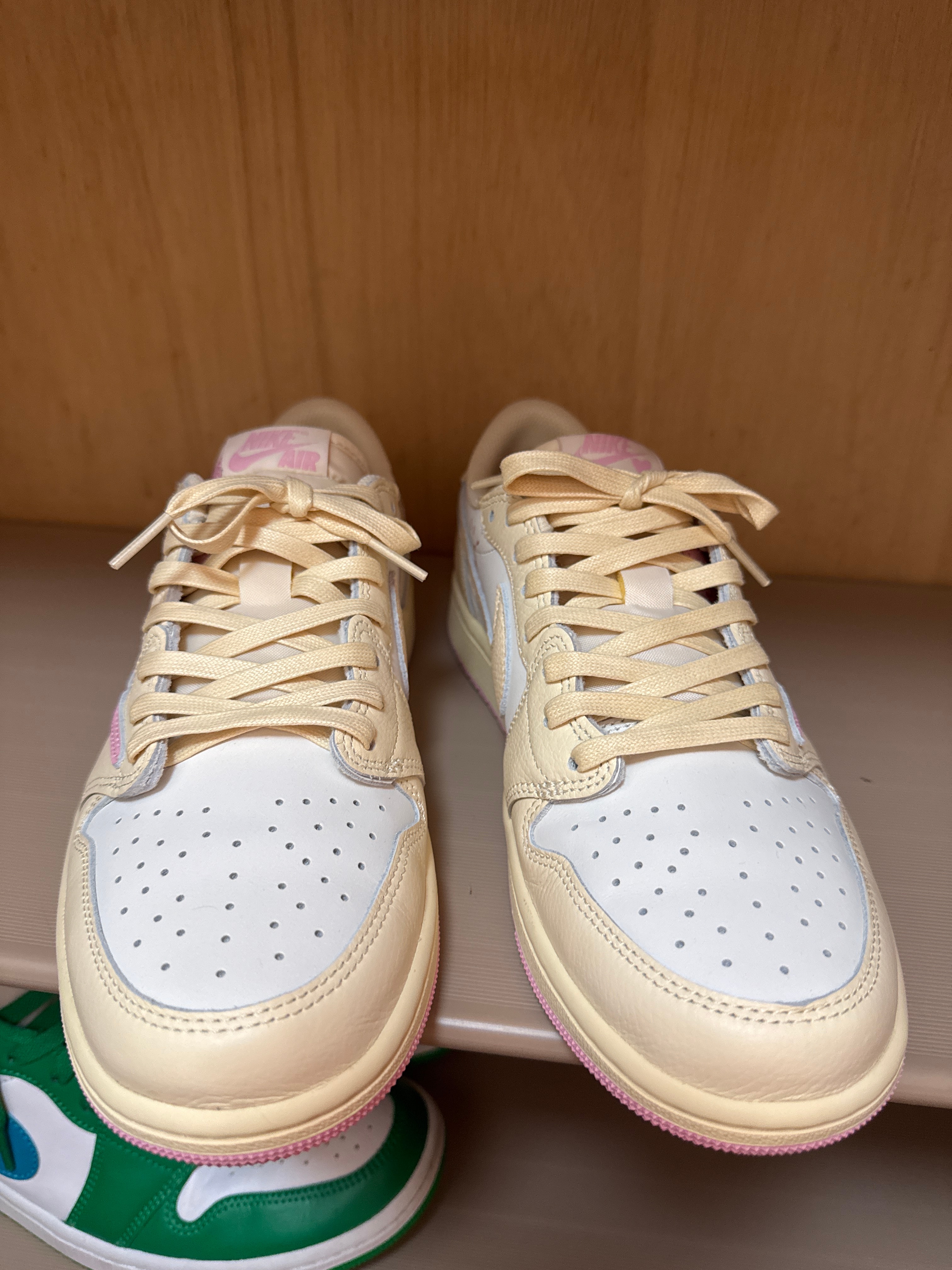 Travis Scott × Nike Air Jordan 1 Retro Low OG "Muslin/Shy Pink"