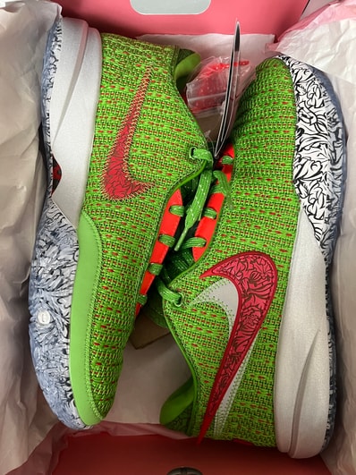 Nike LeBron 20 "Christmas"