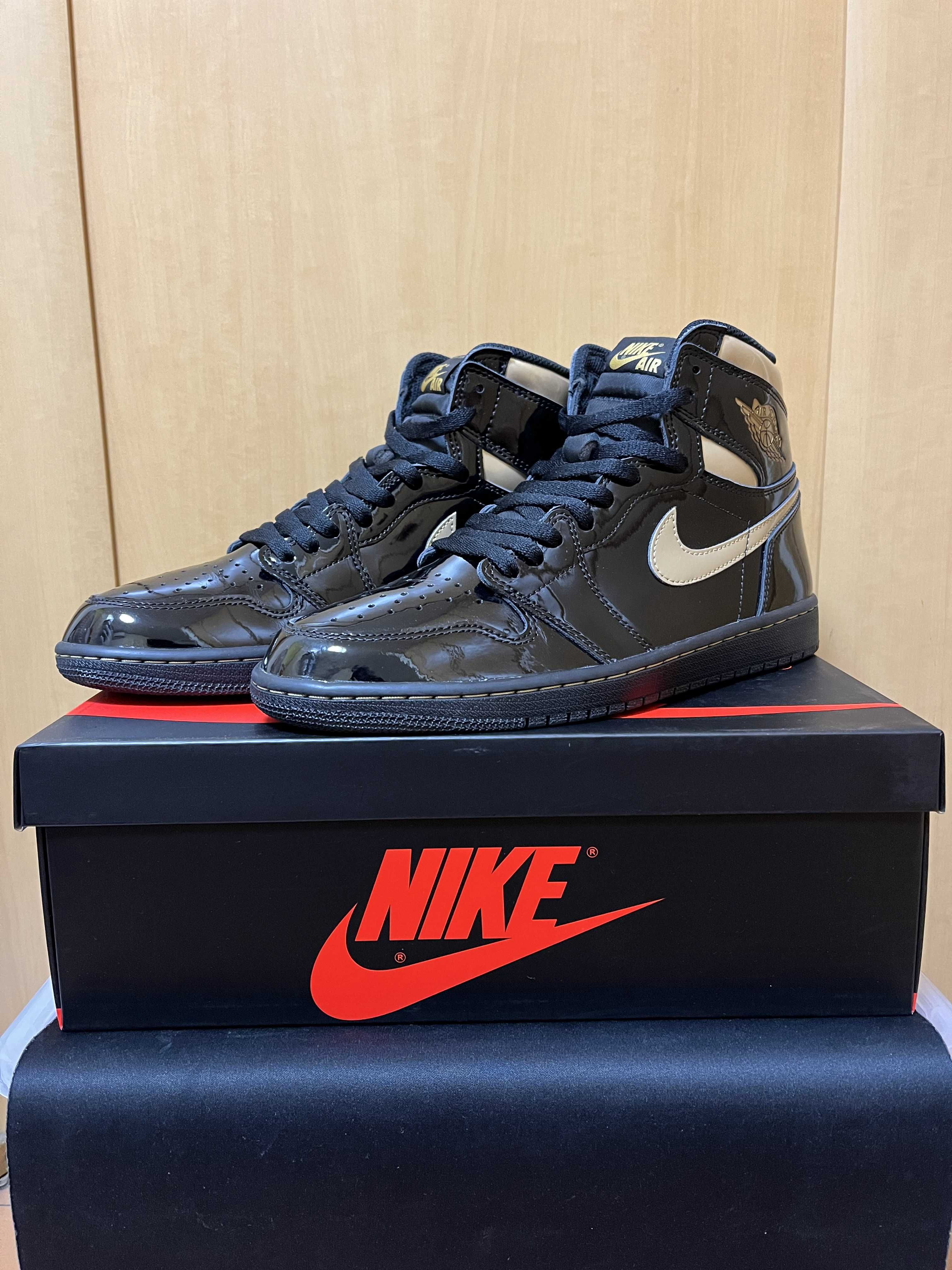 Nike Air Jordan 1 High OG "Black-Metalic Gold"