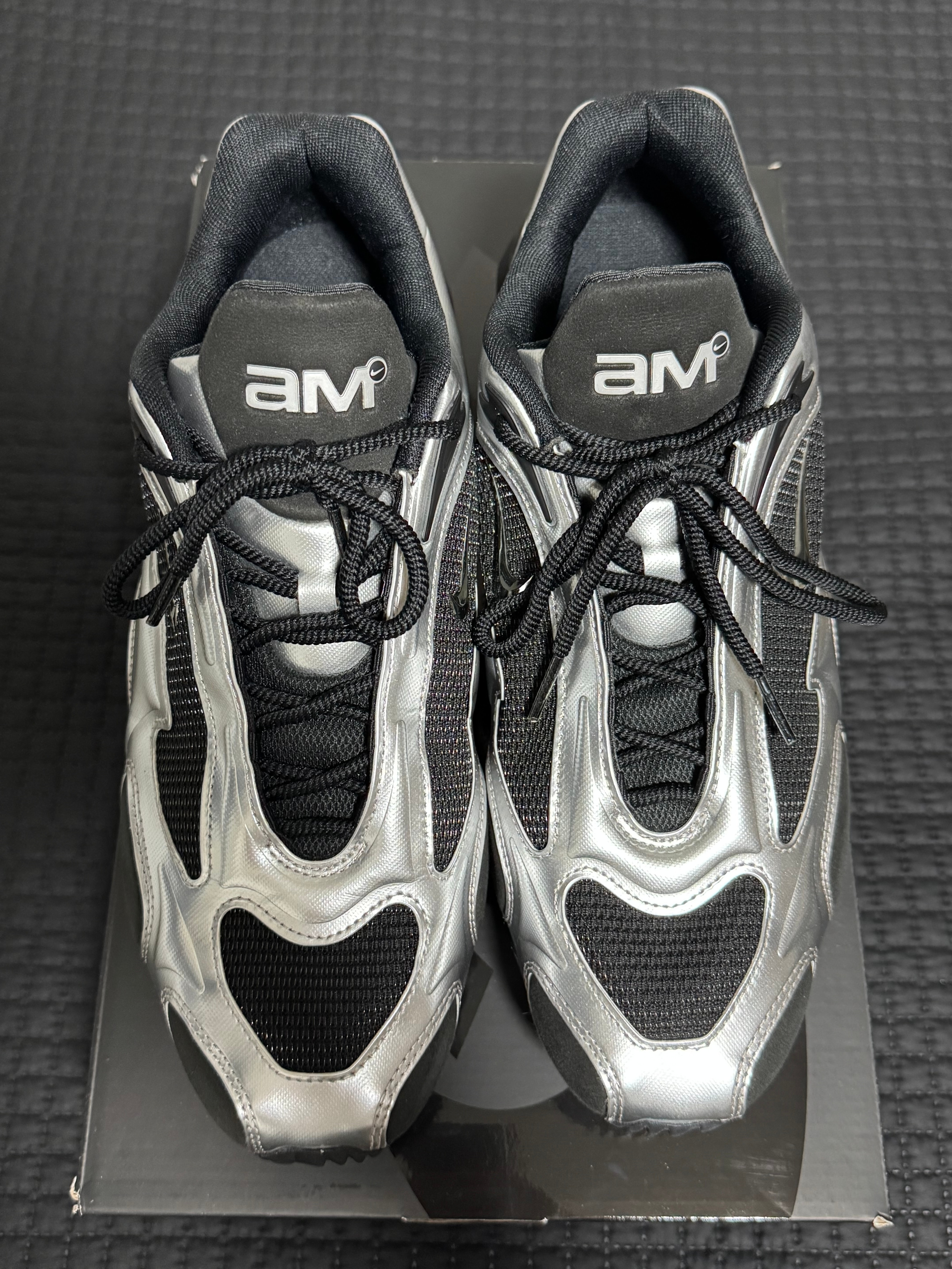 ナイキ ウィメンズ エアマックス ミューズ "ブラック/メタリックシルバー"