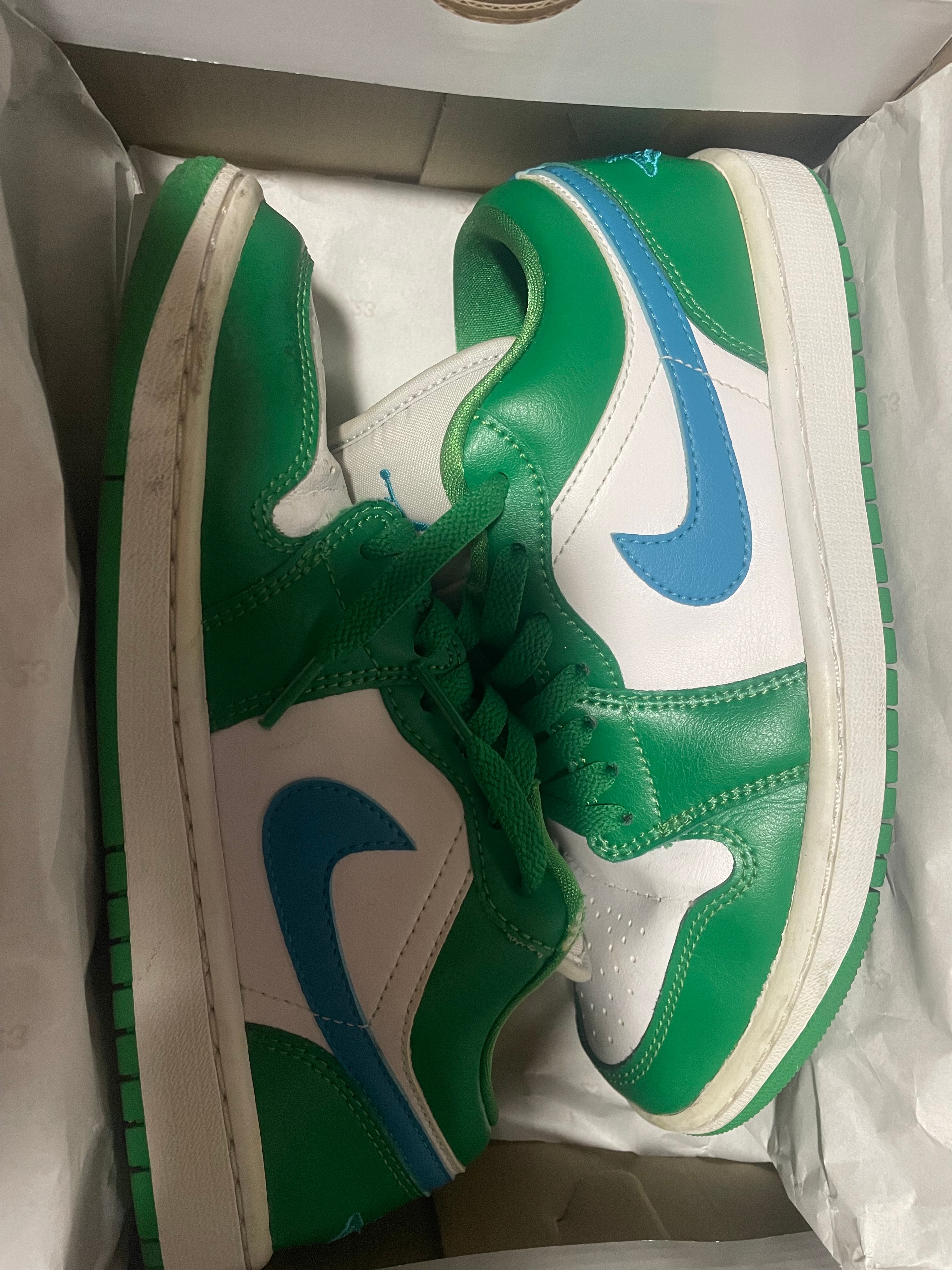 ナイキ ウィメンズ エアジョーダン1 ロー "ラッキーグリーン"