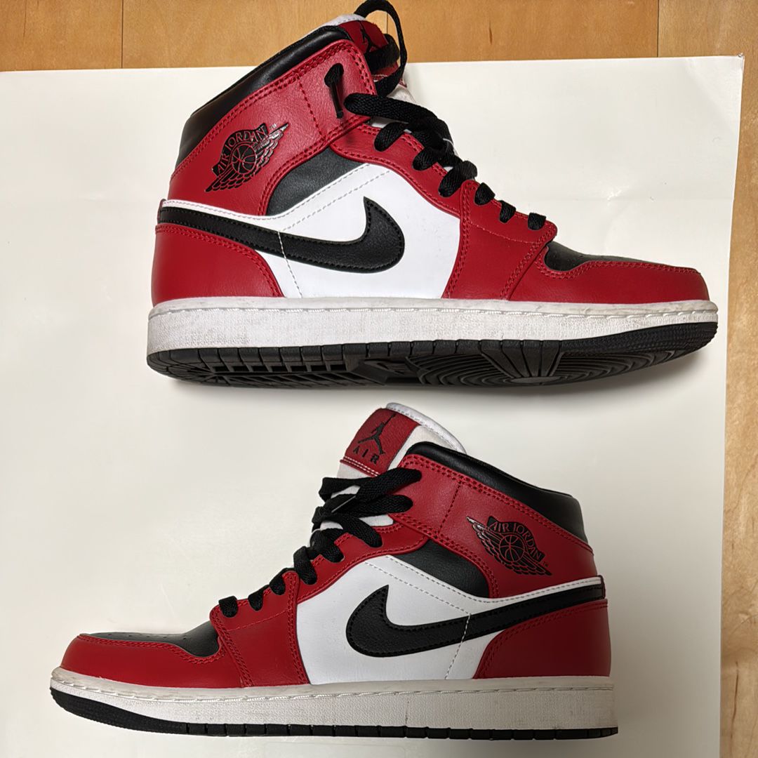 Nike Air Jordan 1 Mid "Chicago Black Toe"