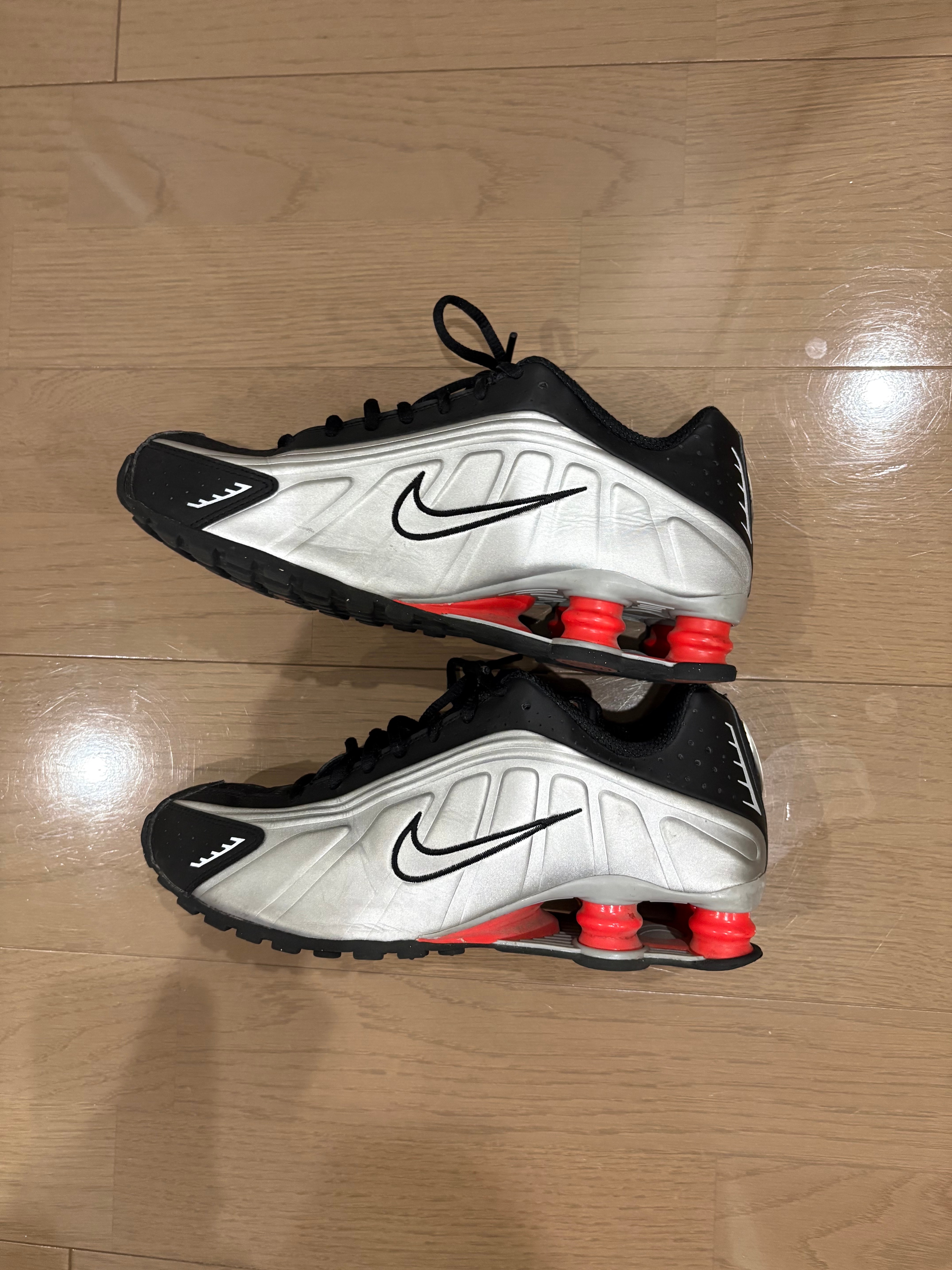 Nike Shox R4 "Metallic Silver/Red" (2024) HQ1988-002