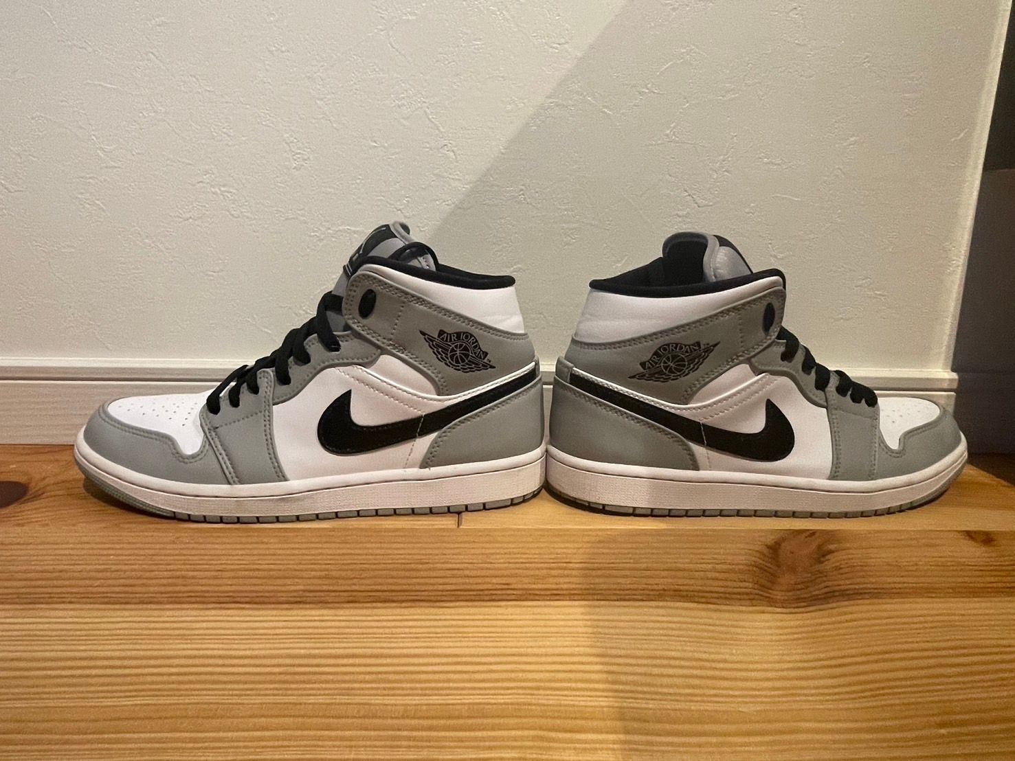 Nike Air Jordan 1 Mid "Light Smoke Grey/White/Black"