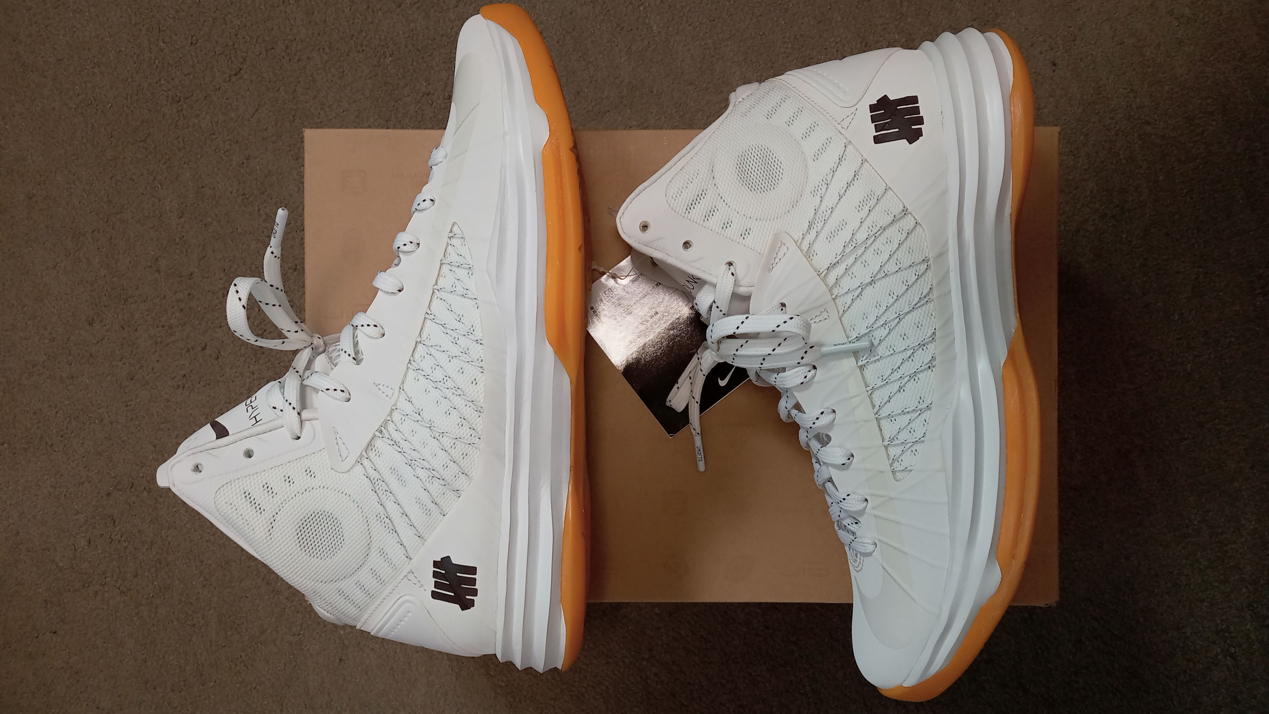 UNDEFEATED × Nike Hyperdunk Bring Back Pack "White"