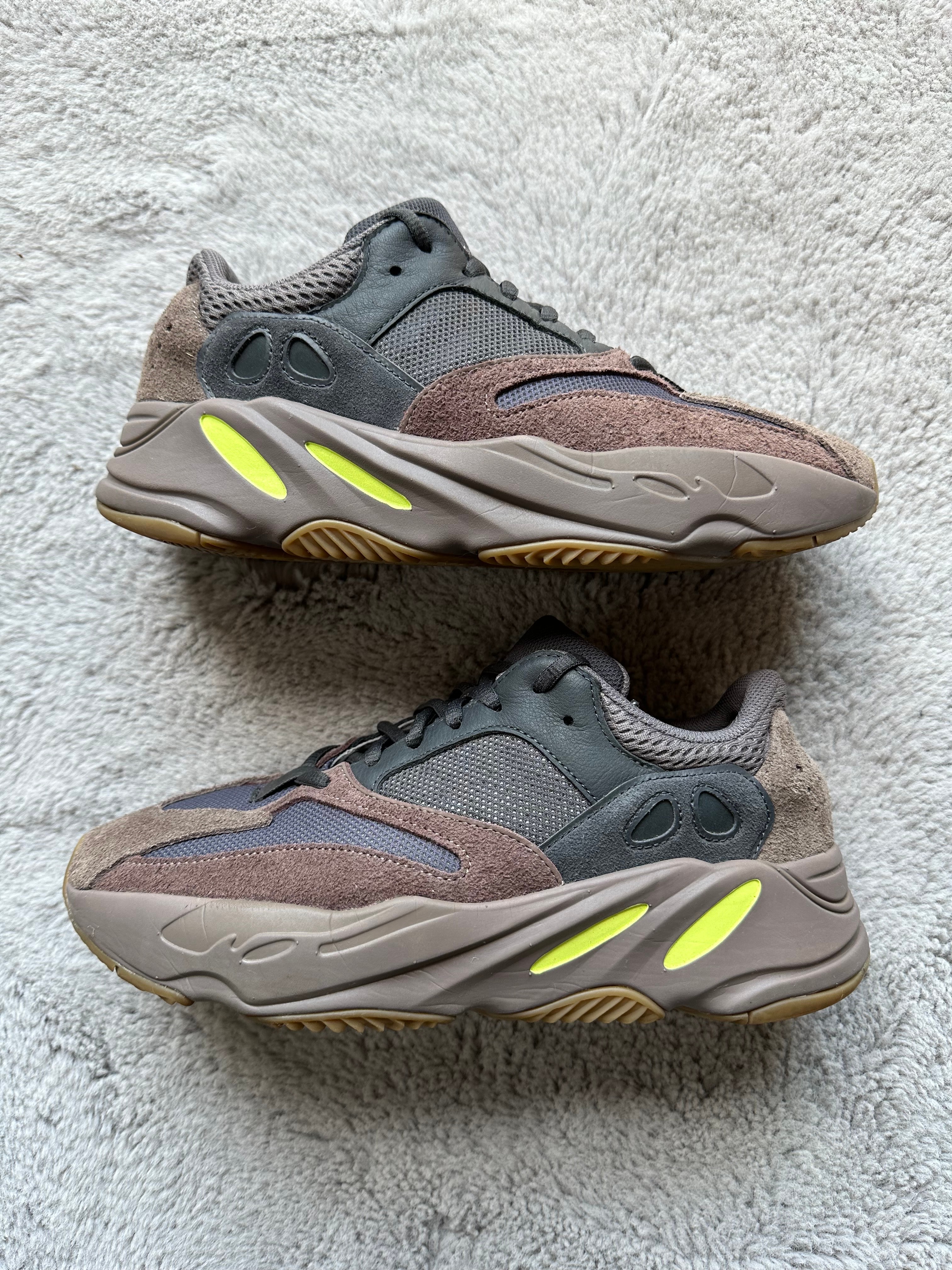 YEEZY BOOST 700 WAVE RUNNER DARK GREY