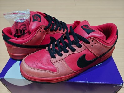 NIKE SB DUNK LOW "PURE BLOOD"