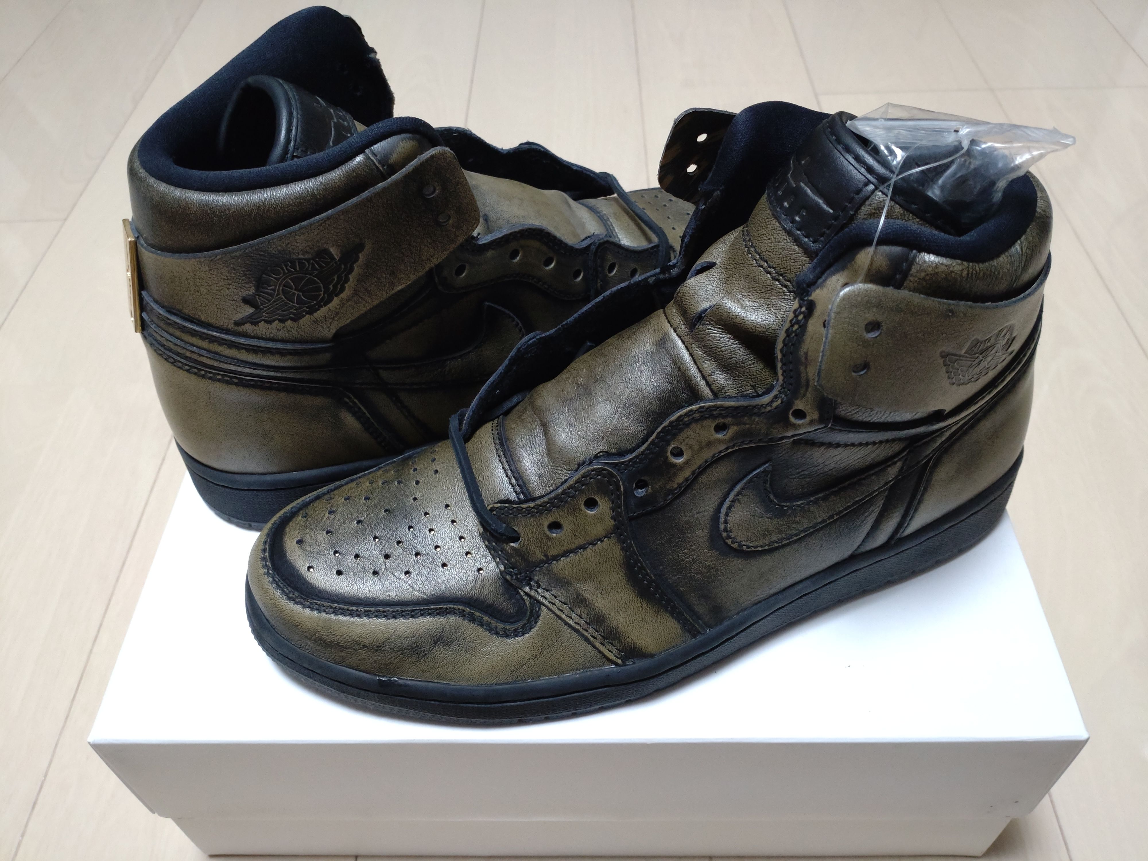 NIKE AIR JORDAN 1 RETRO HIGH OG WINGS "BLACK/BLACK-METALLIC GOLD"