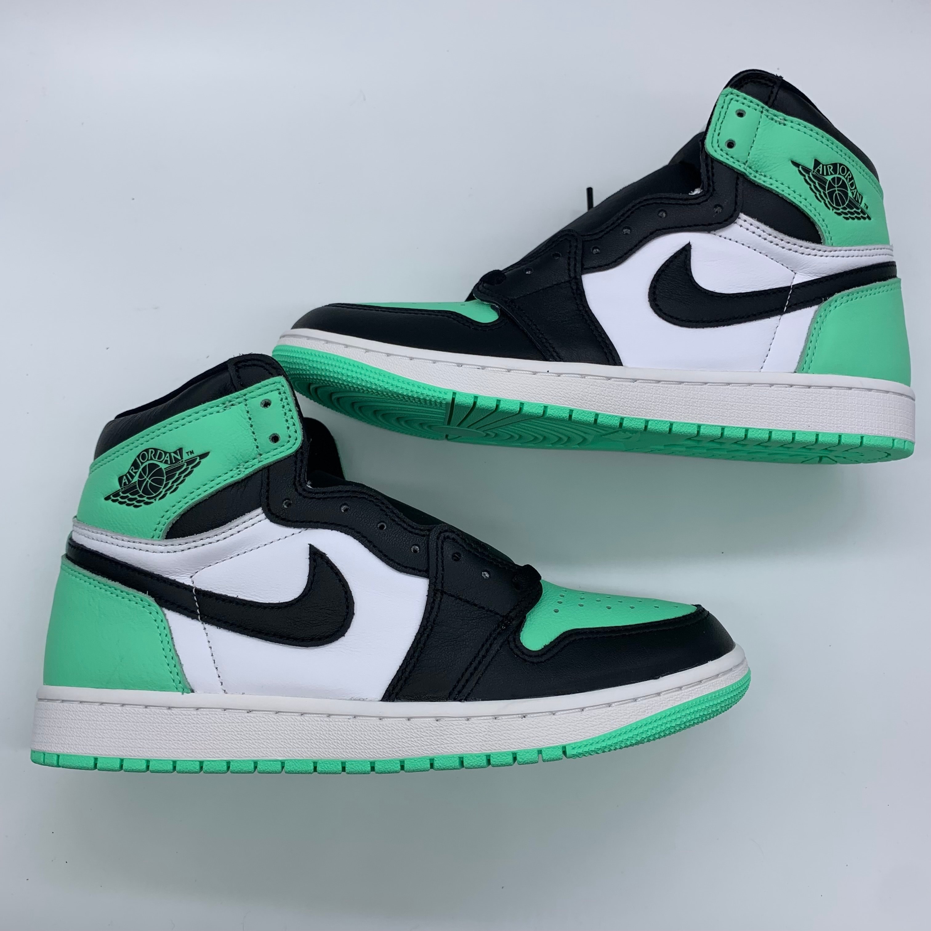 Nike Air Jordan 1 High OG "Green Glow"