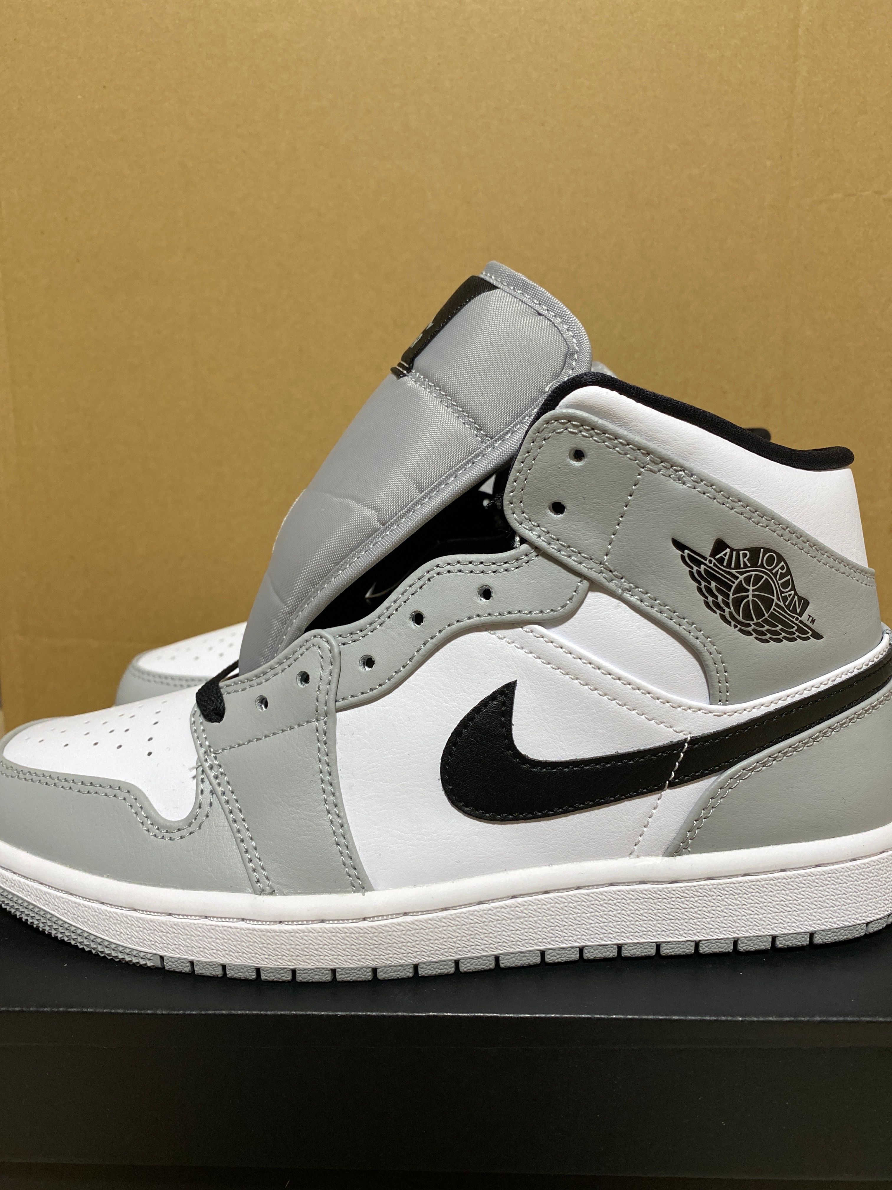 Nike Air Jordan 1 Mid "Light Smoke Grey/White/Black"