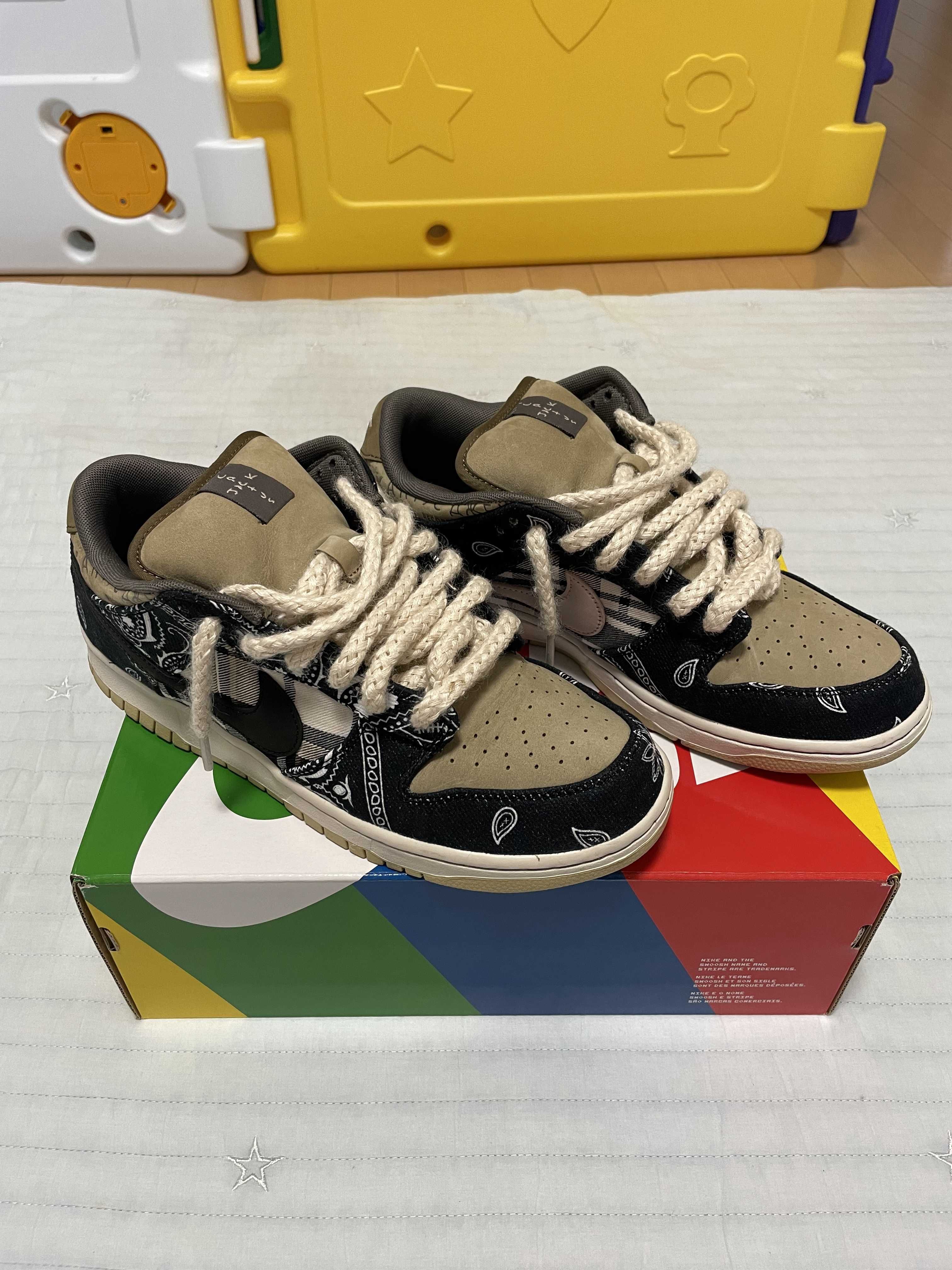 Travis Scott × Nike SB Dunk Low "Black/Parachute Beige"