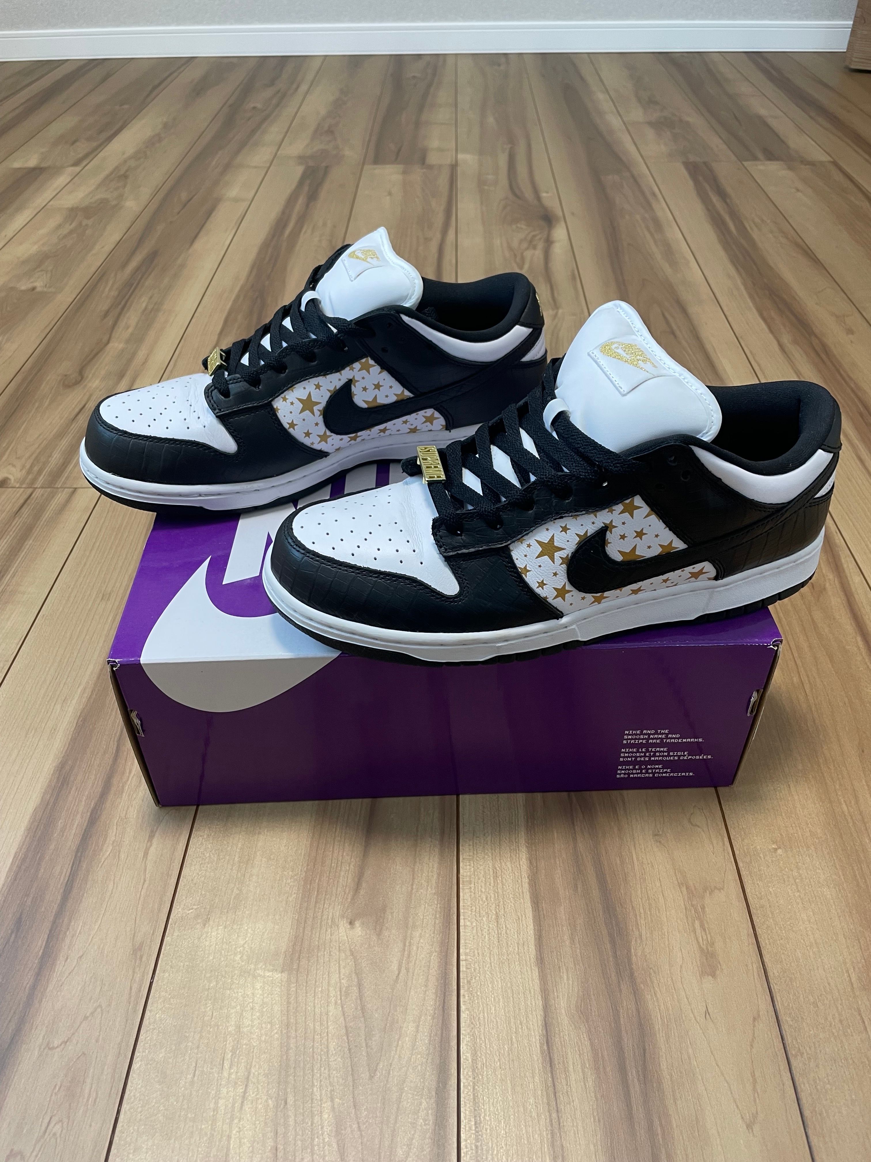 Supreme × Nike SB Dunk Low OG QS Gold Stars "White/Black"