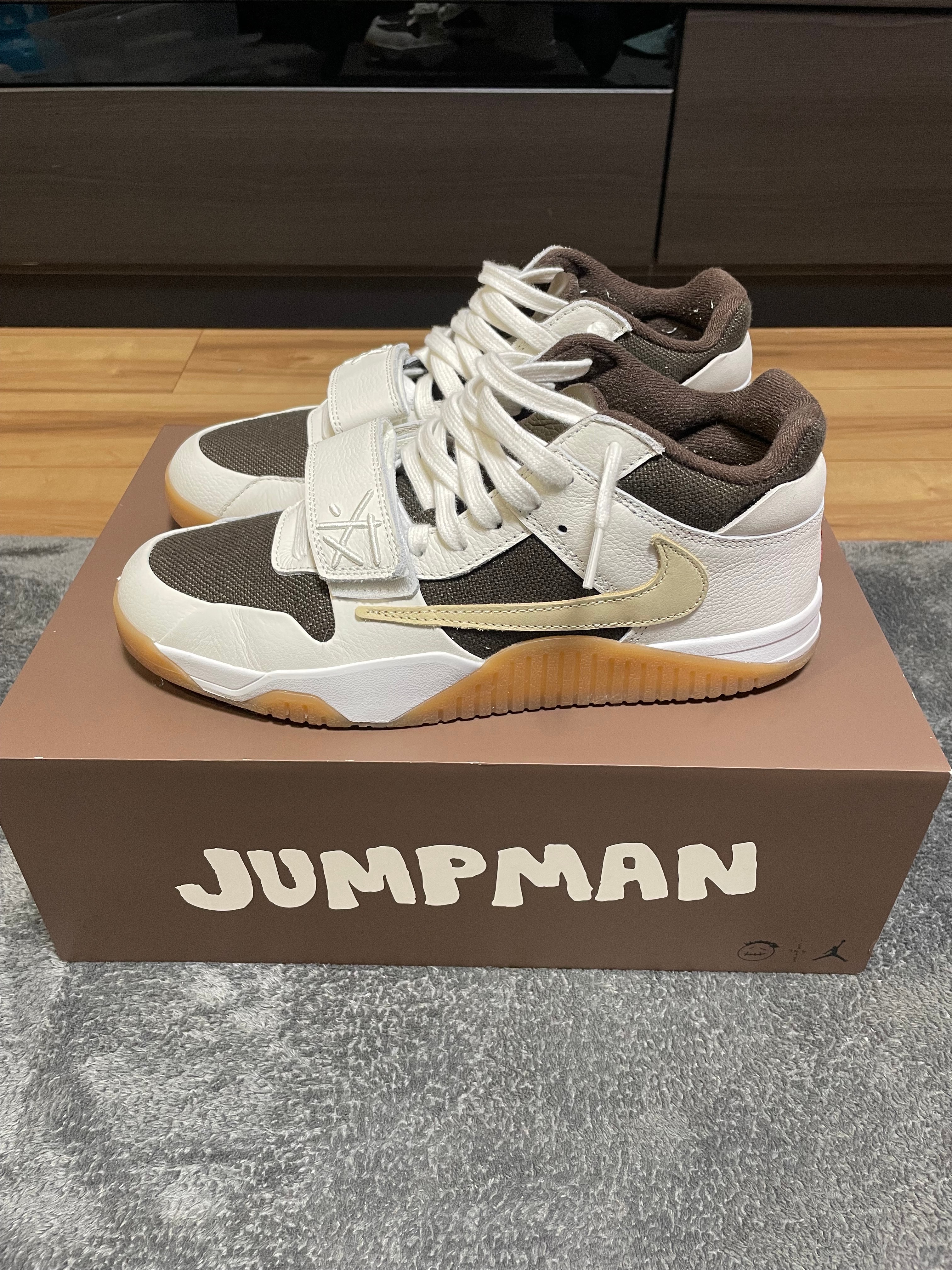 トラヴィススコット × ナイキ ジョーダン ジャンプマンジャック TR "セイル アンド ダークモカ"