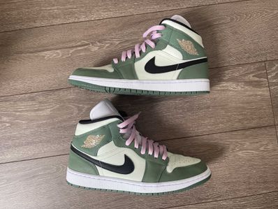 NIKE Women's AIR JORDAN 1 MID SE "DUTCH GREEN"
