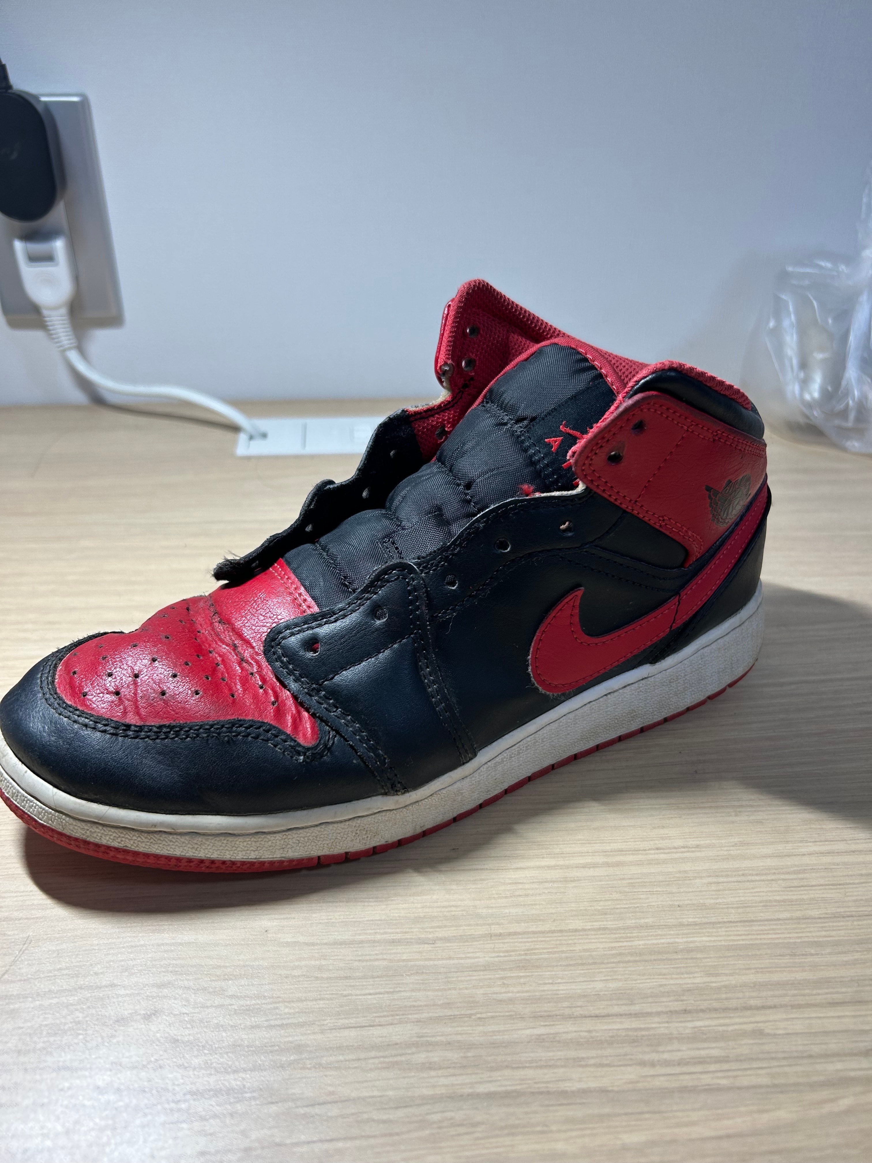 Nike Air Jordan 1 Mid "Bred Toe"