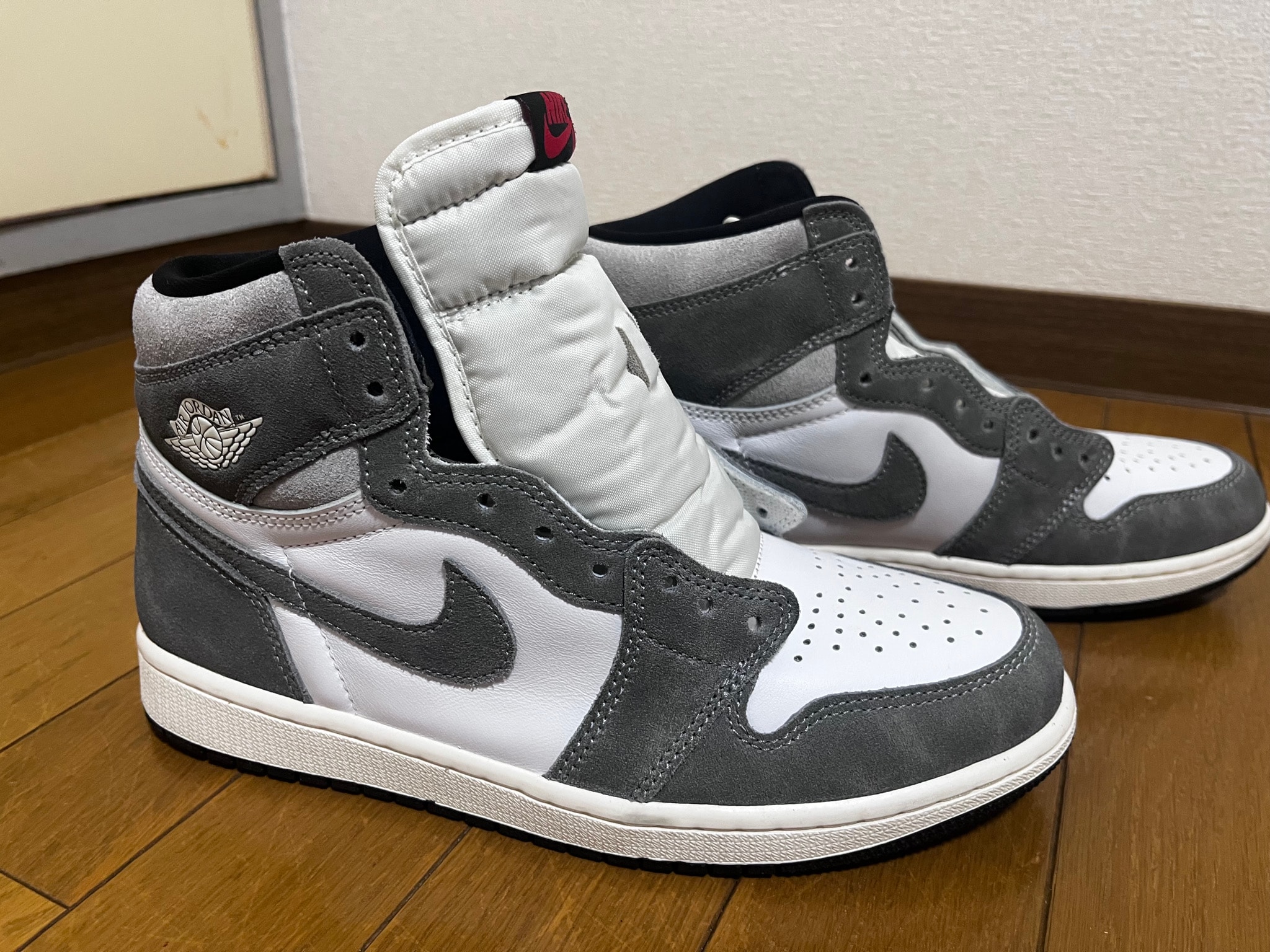 Nike Air Jordan 1 Retro High OG "Black and Smoke Grey"