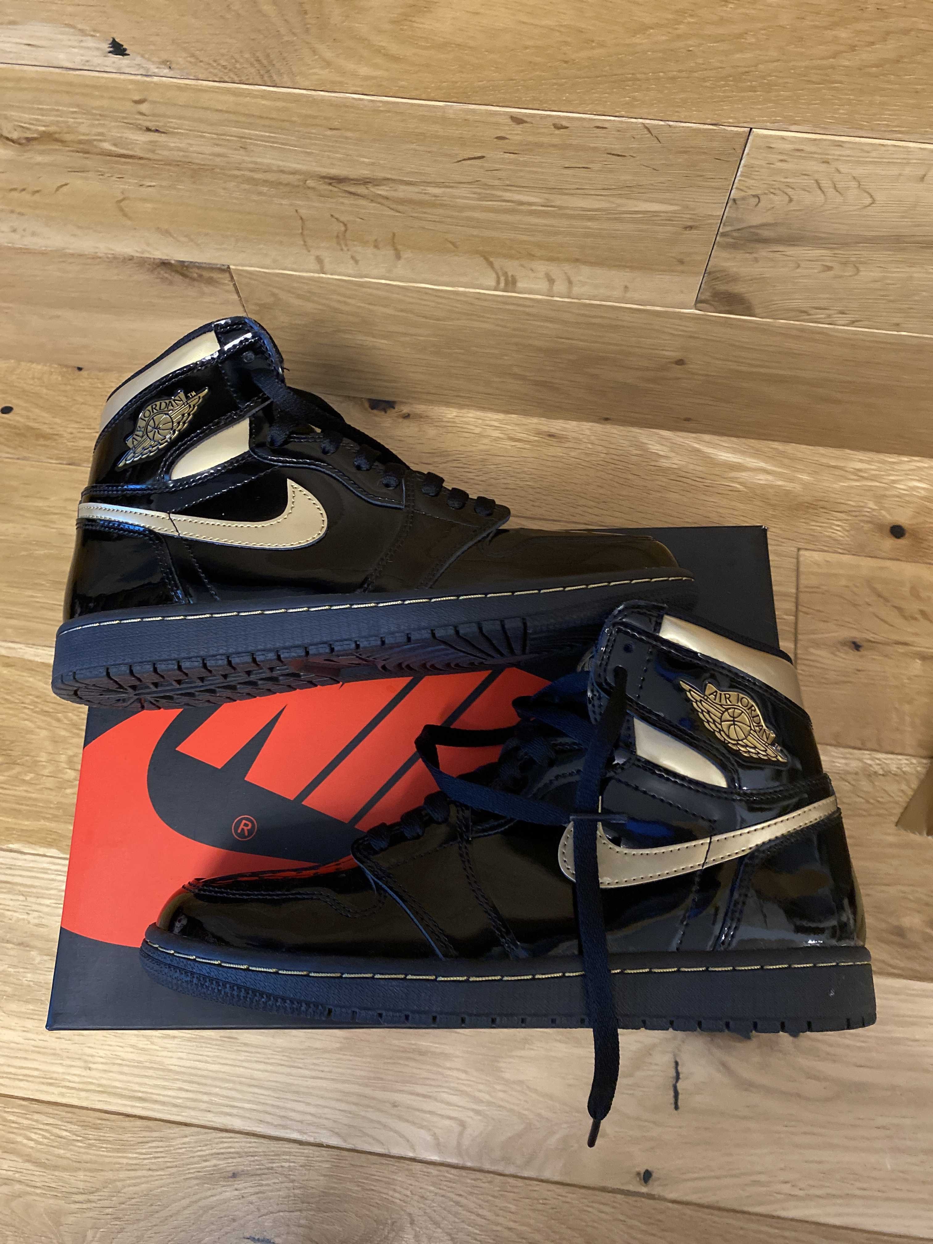 Nike Air Jordan 1 High OG "Black-Metalic Gold"