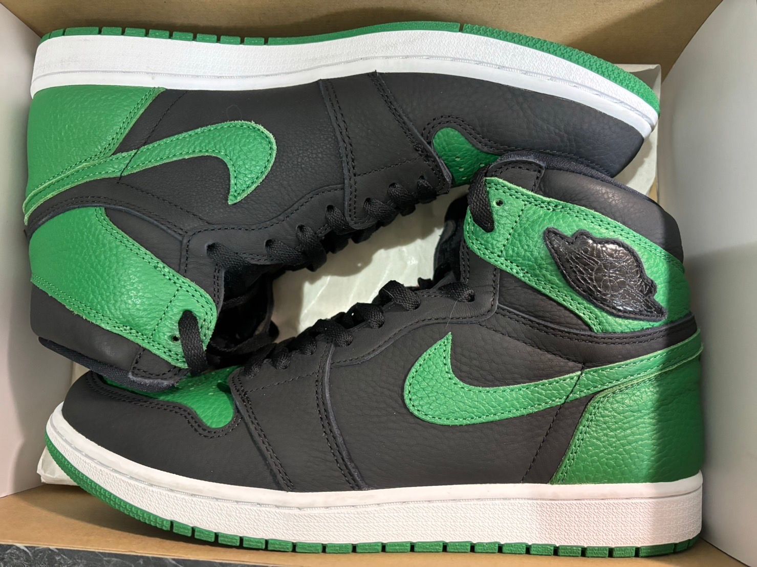 Nike Air Jordan 1 Retro High OG "Black/Pine Green" (2020)