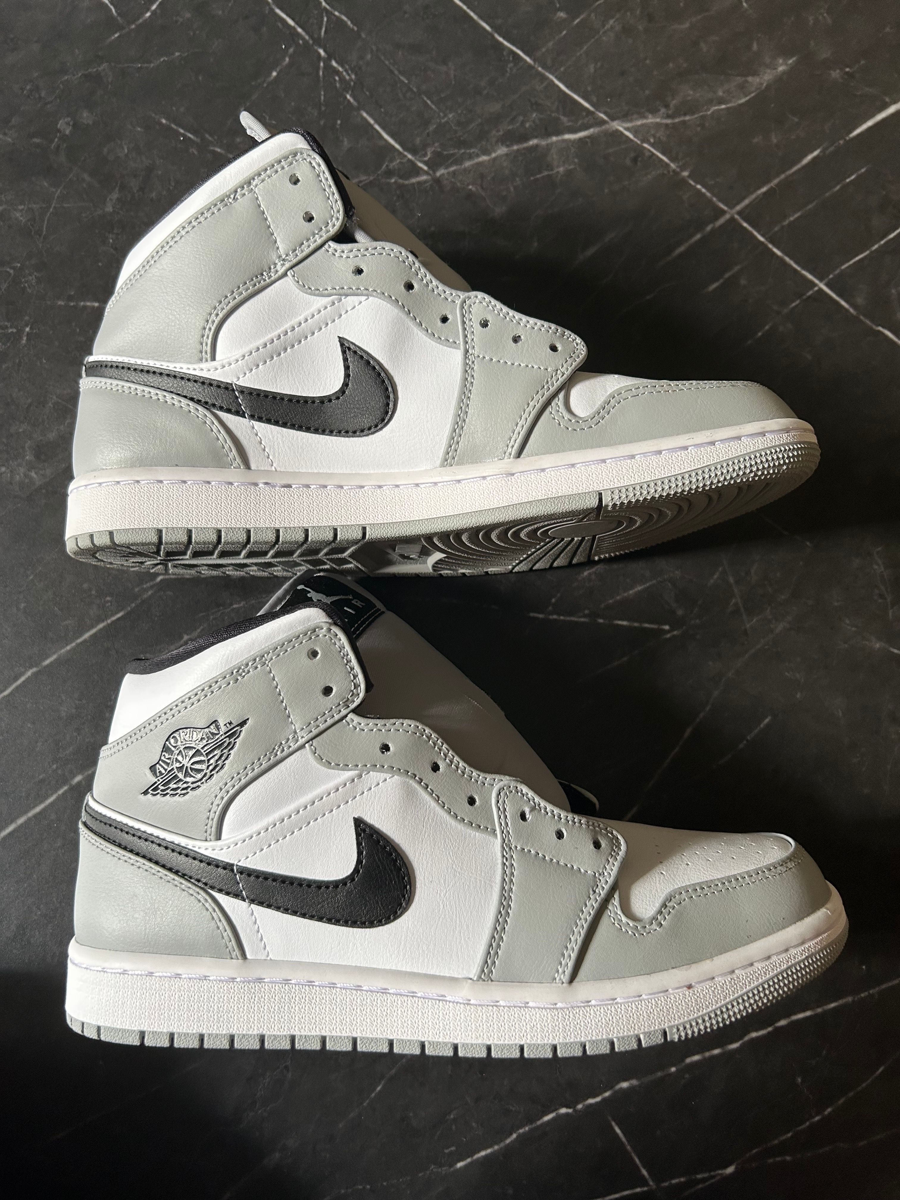 Nike Air Jordan 1 Mid "Light Smoke Grey/White/Black"
