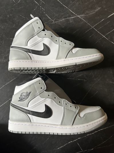 Nike Air Jordan 1 Mid "Light Smoke Grey/White/Black"