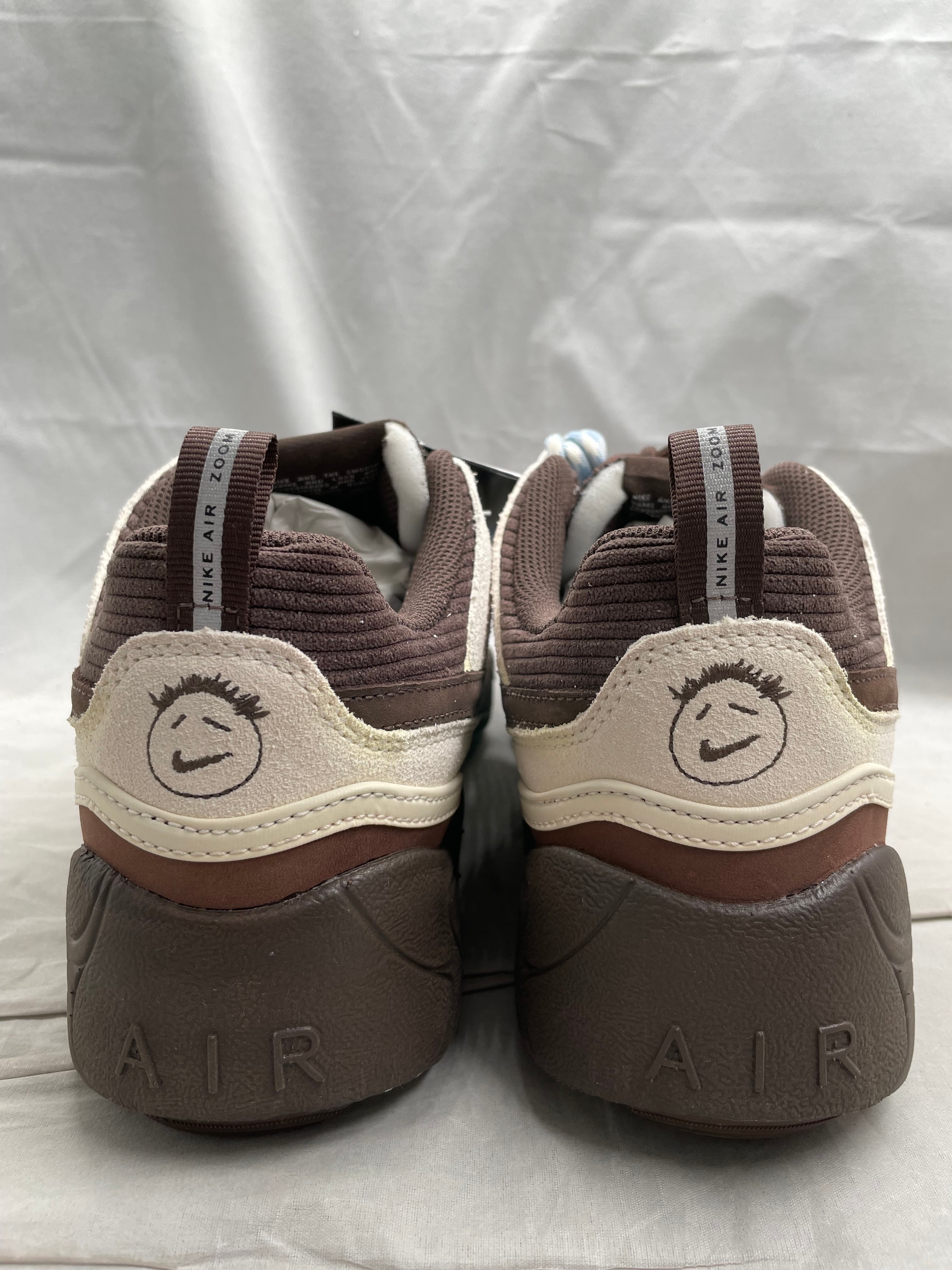 Travis Scott × Nike Zoom Field Jaxx "Pale Ivory and Leche Blue"