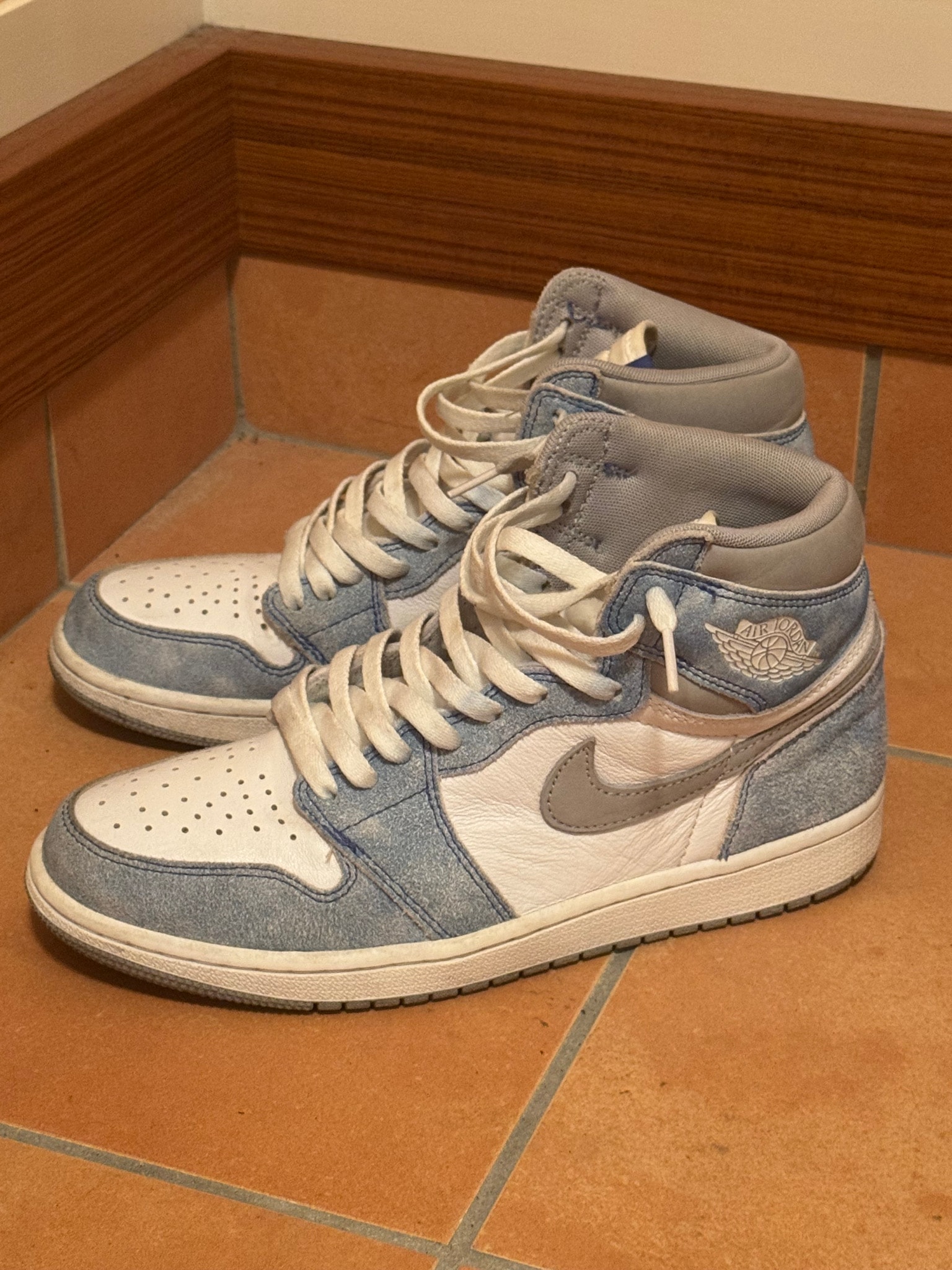 Nike Air Jordan 1 High OG "Hyper Royal"