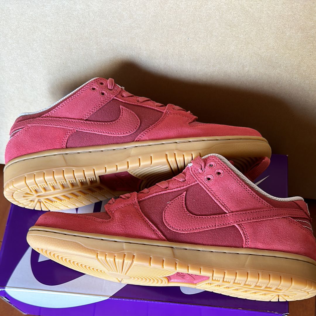 Nike SB Dunk Low "Adobe"