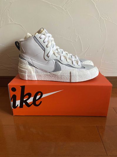 sacai × NIKE BLAZER MID "WHITE/WOLF GREY"