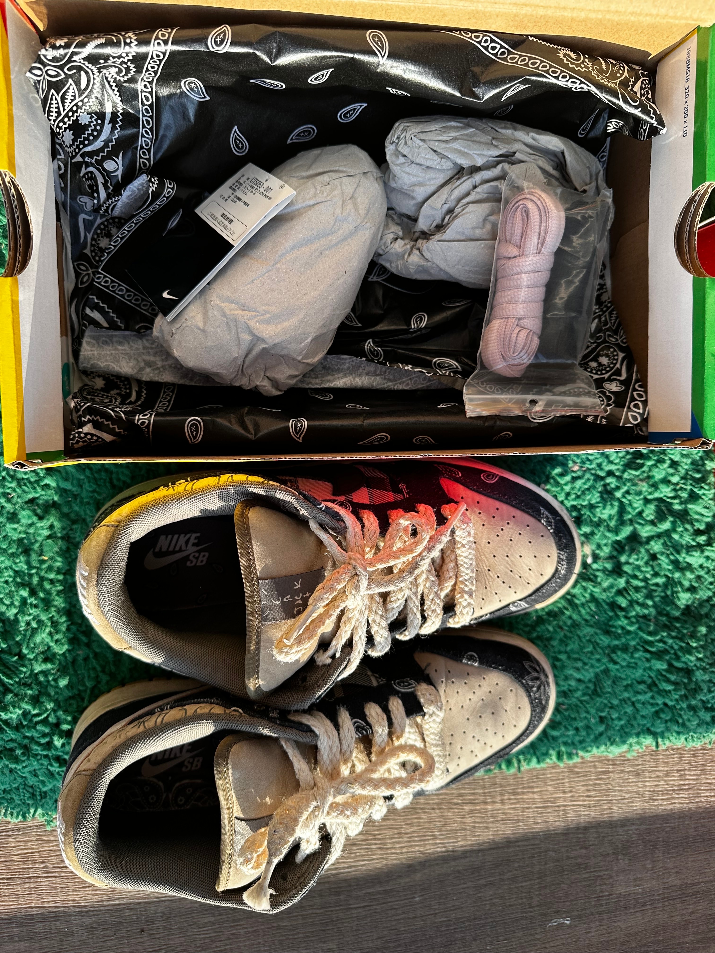 Travis Scott × Nike SB Dunk Low "Black/Parachute Beige"