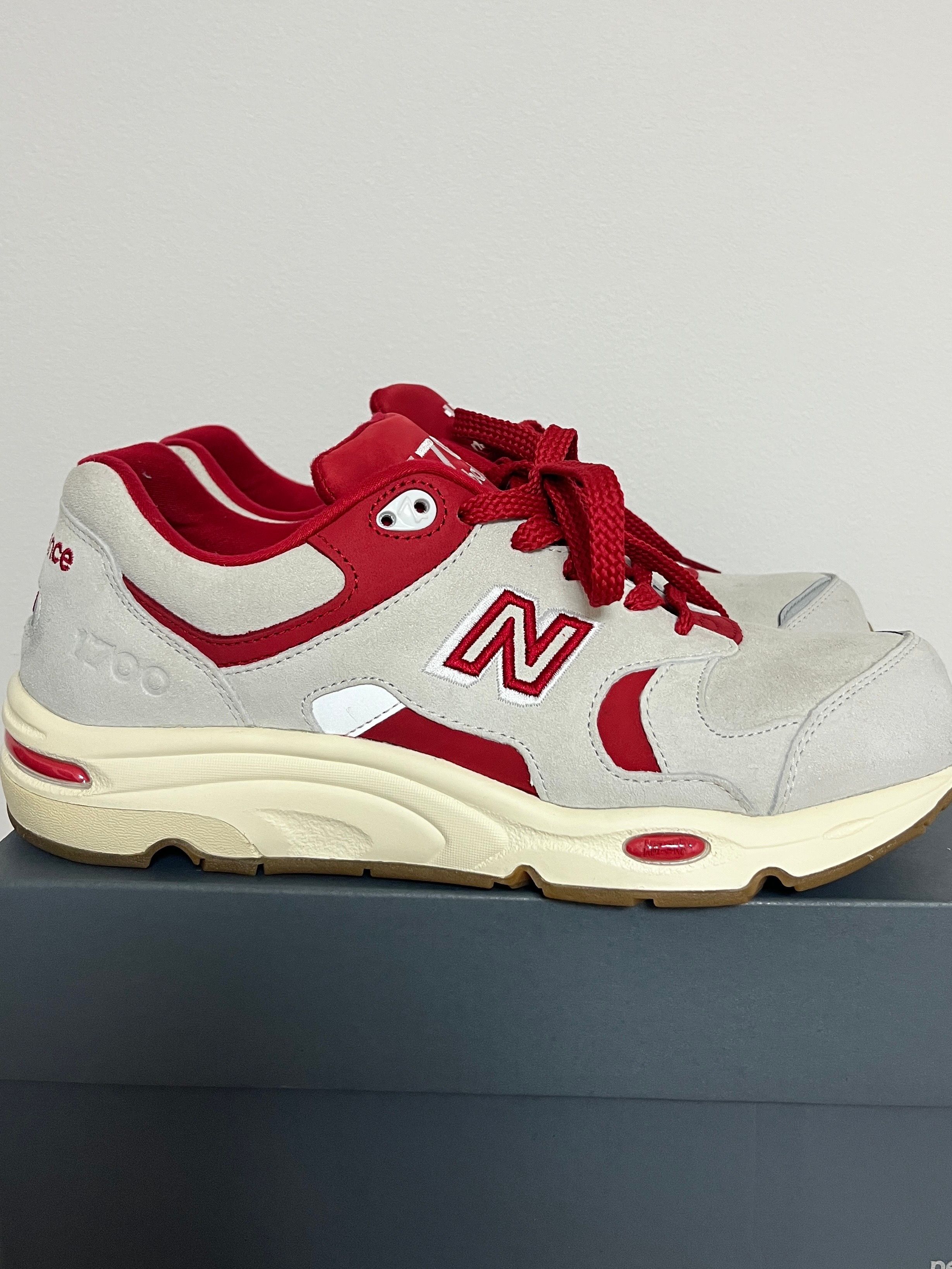キス × ニューバランス 1700 トロント "マシュマロ"