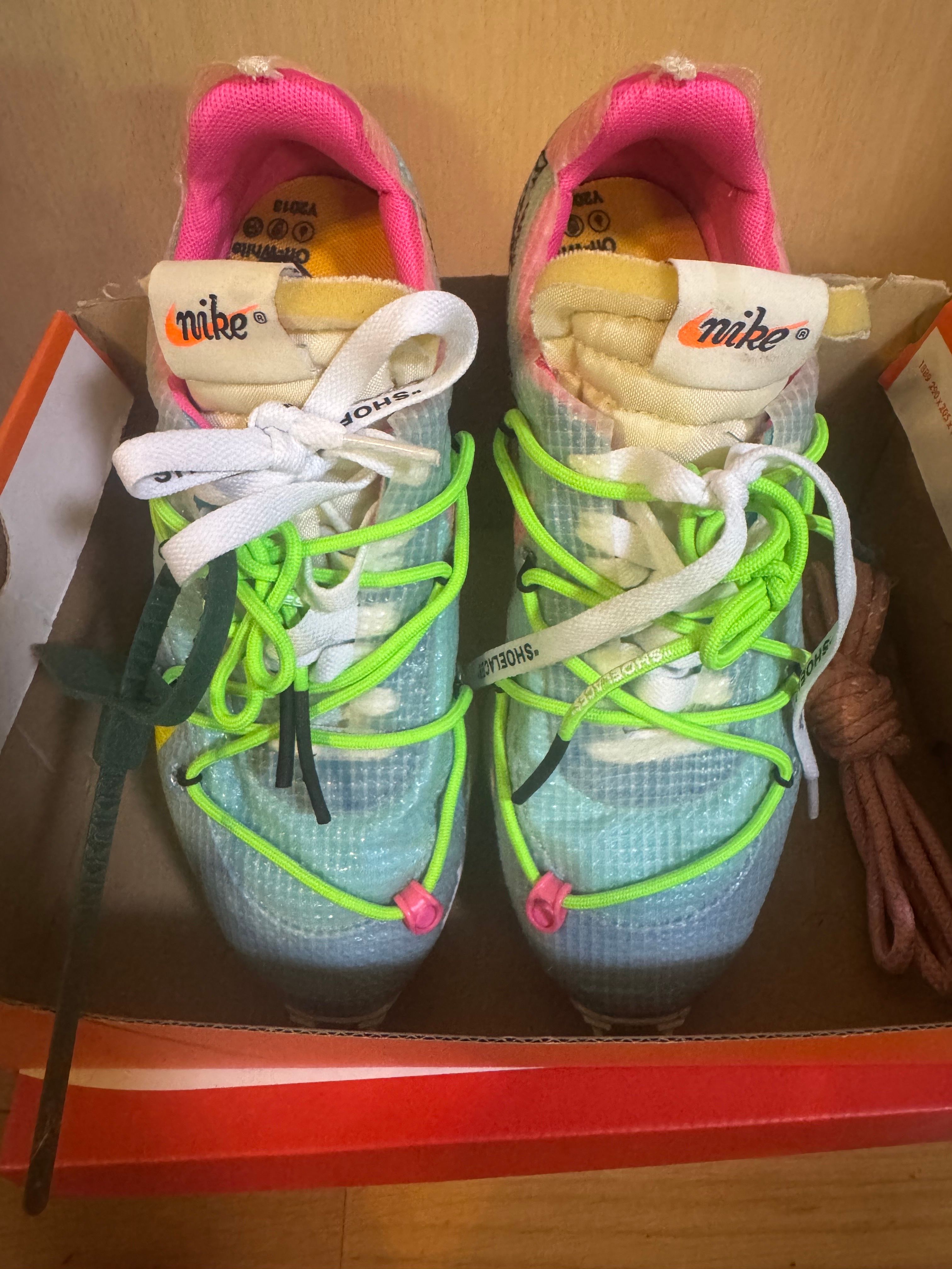 オフホワイト × ナイキ ウィメンズ ヴェイパーストリート "スカイブルー"