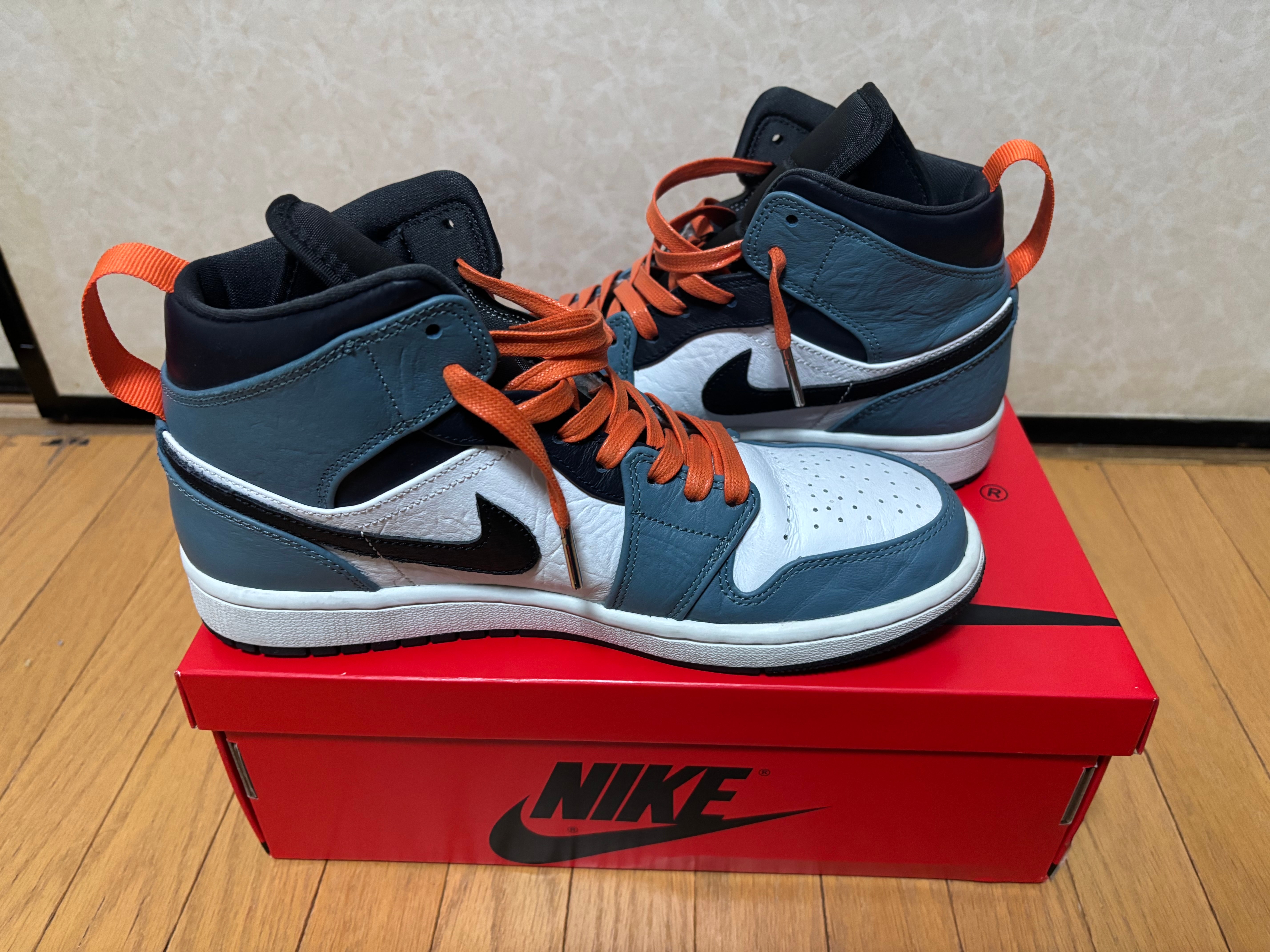 ファセッタズム × ナイキ エアジョーダン1 ミッド "ホワイト/ネイビー"