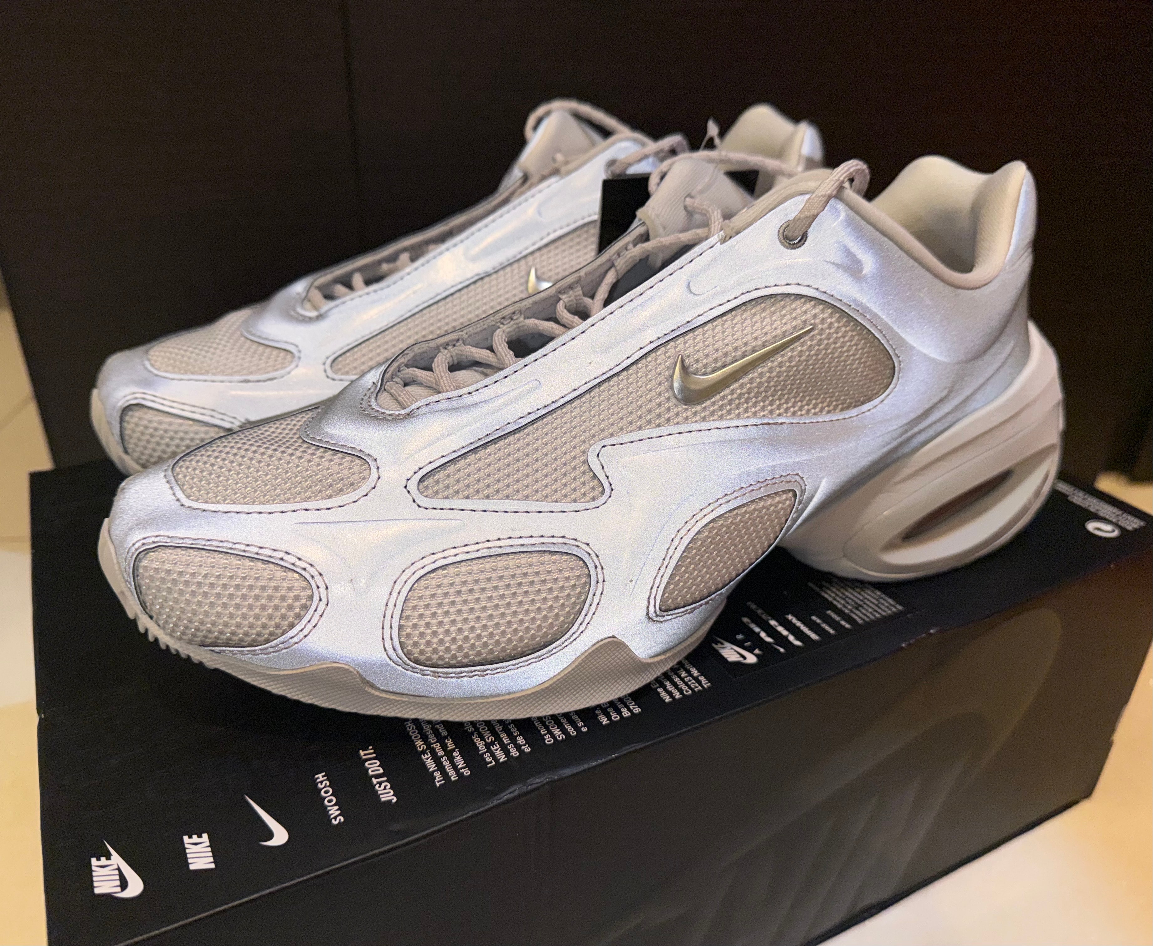 ナイキ ウィメンズ エアマックス ミューズ "ピュアプラチナム"