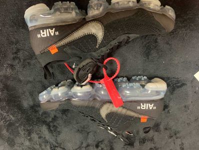 Off-White × Nike Air Vapormax "Black/Total Orange/Clear"