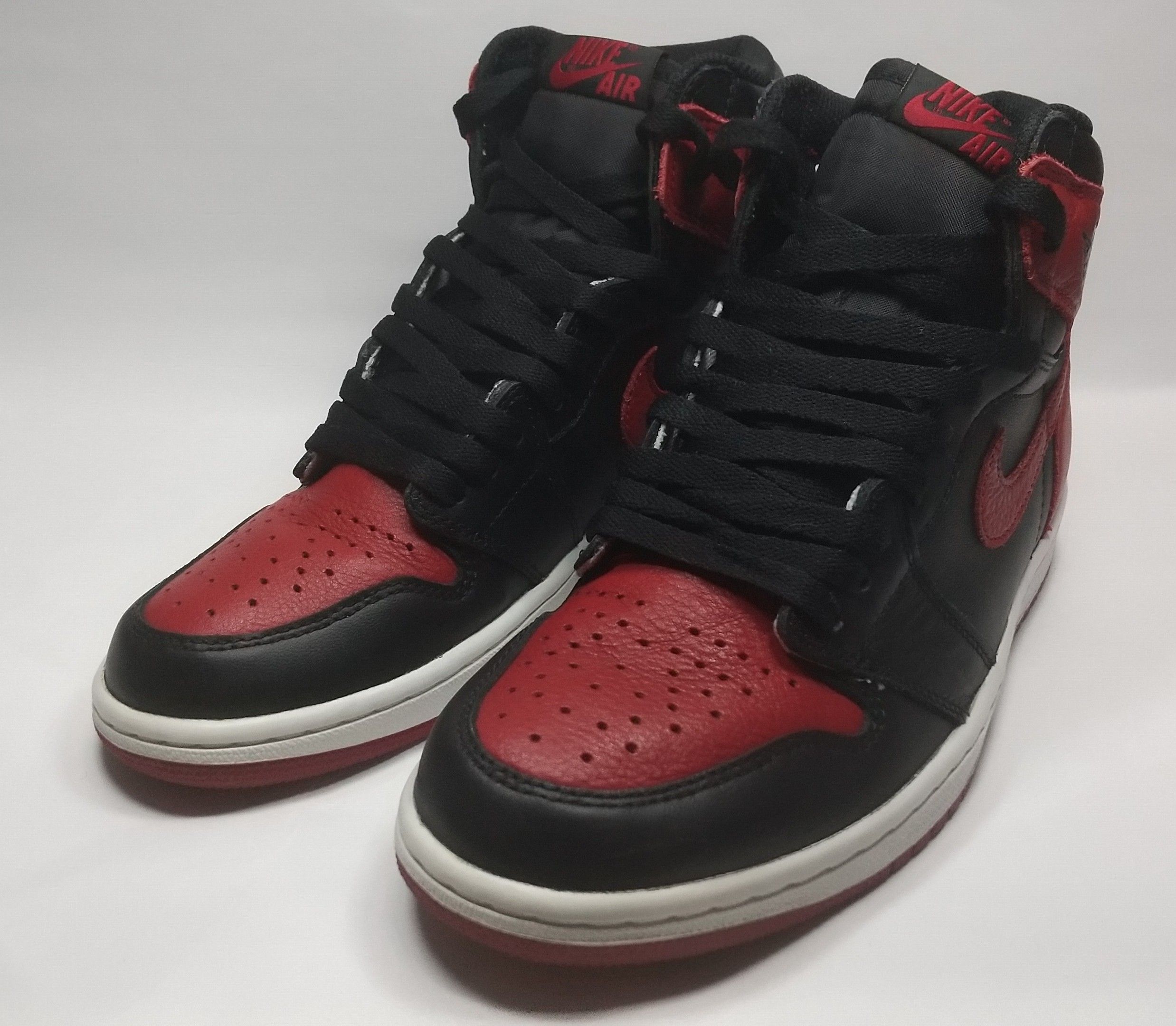 Nike Air Jordan 1 Retro High OG "Bred/Banned" (2016)