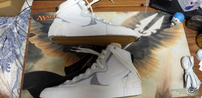 sacai × NIKE BLAZER MID "WHITE/WOLF GREY"