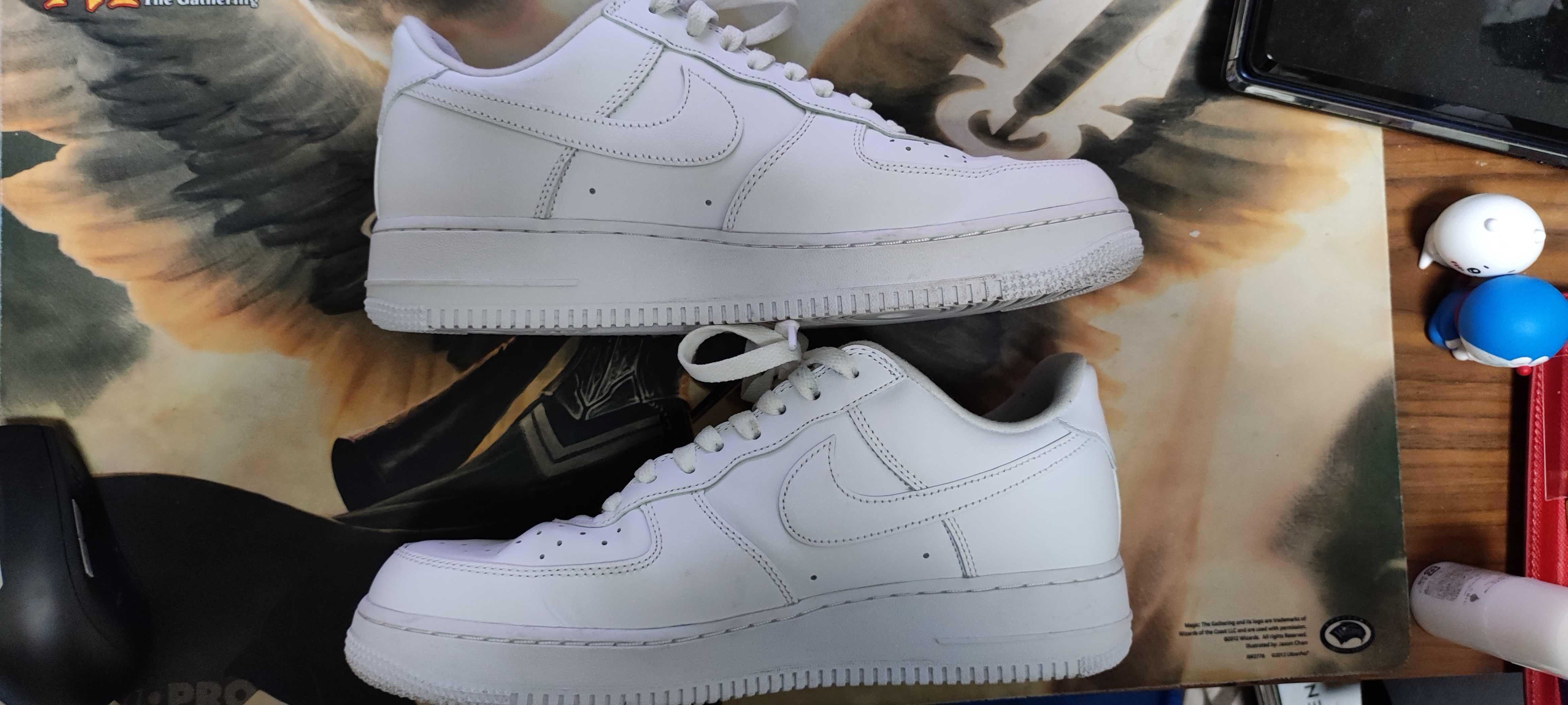 Supreme × Nike Air Force 1 Low "White"