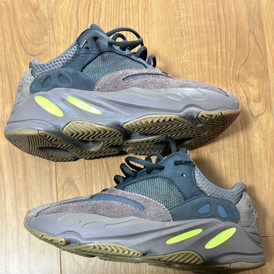 YEEZY BOOST 700 WAVE RUNNER DARK GREY