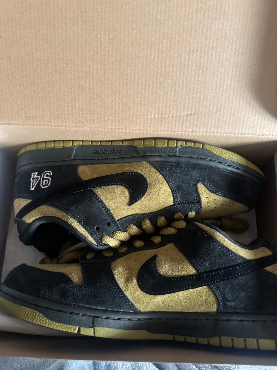 Supreme × Nike SB Dunk Low "Camper Green" (Asia Exclusive) (25FW Week2)