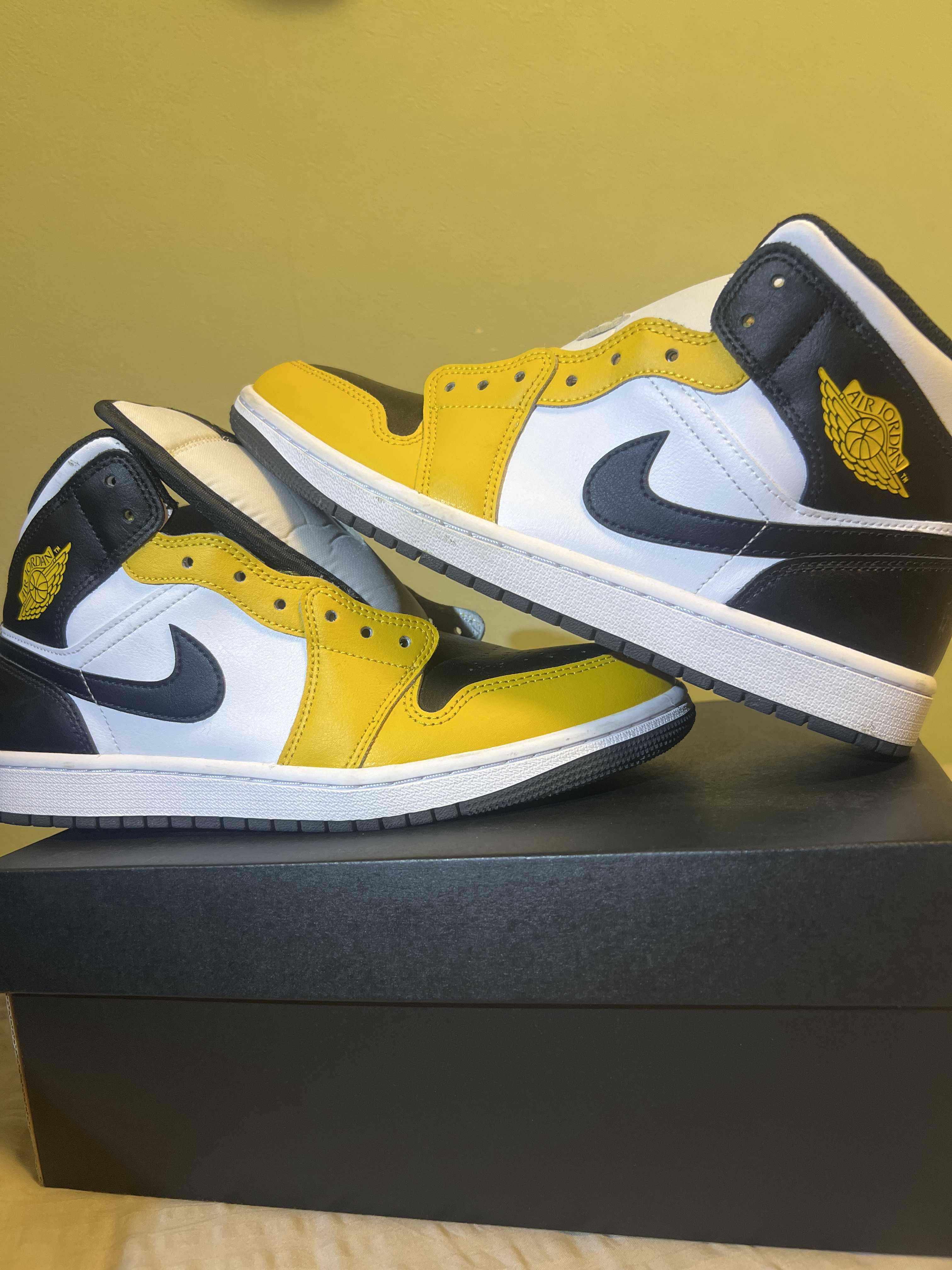 Nike Air Jordan 1 Mid "Yellow Ochre"