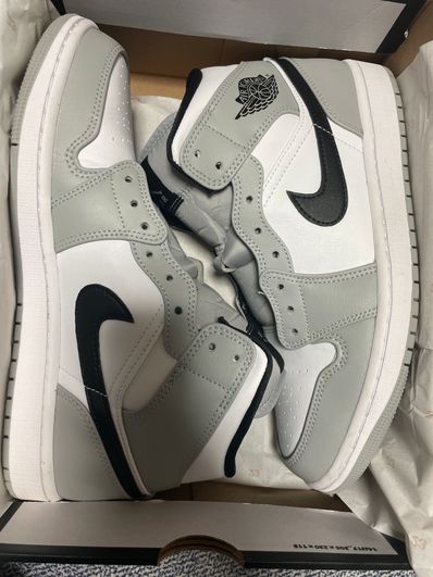 Nike Air Jordan 1 Mid "Light Smoke Grey/White/Black"