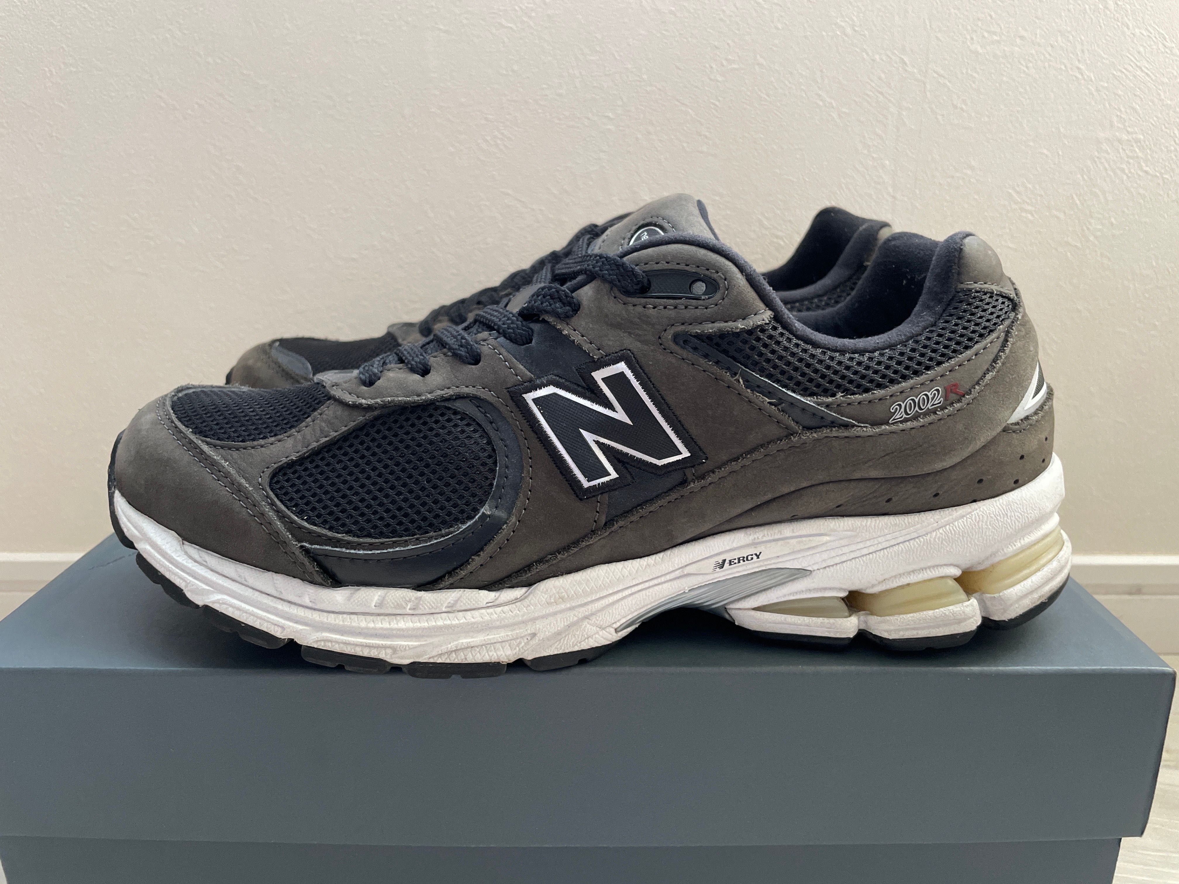 New Balance 2002R "Black/Gray"