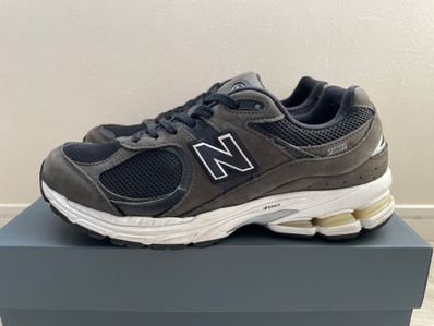 New Balance 2002R "Black/Gray"