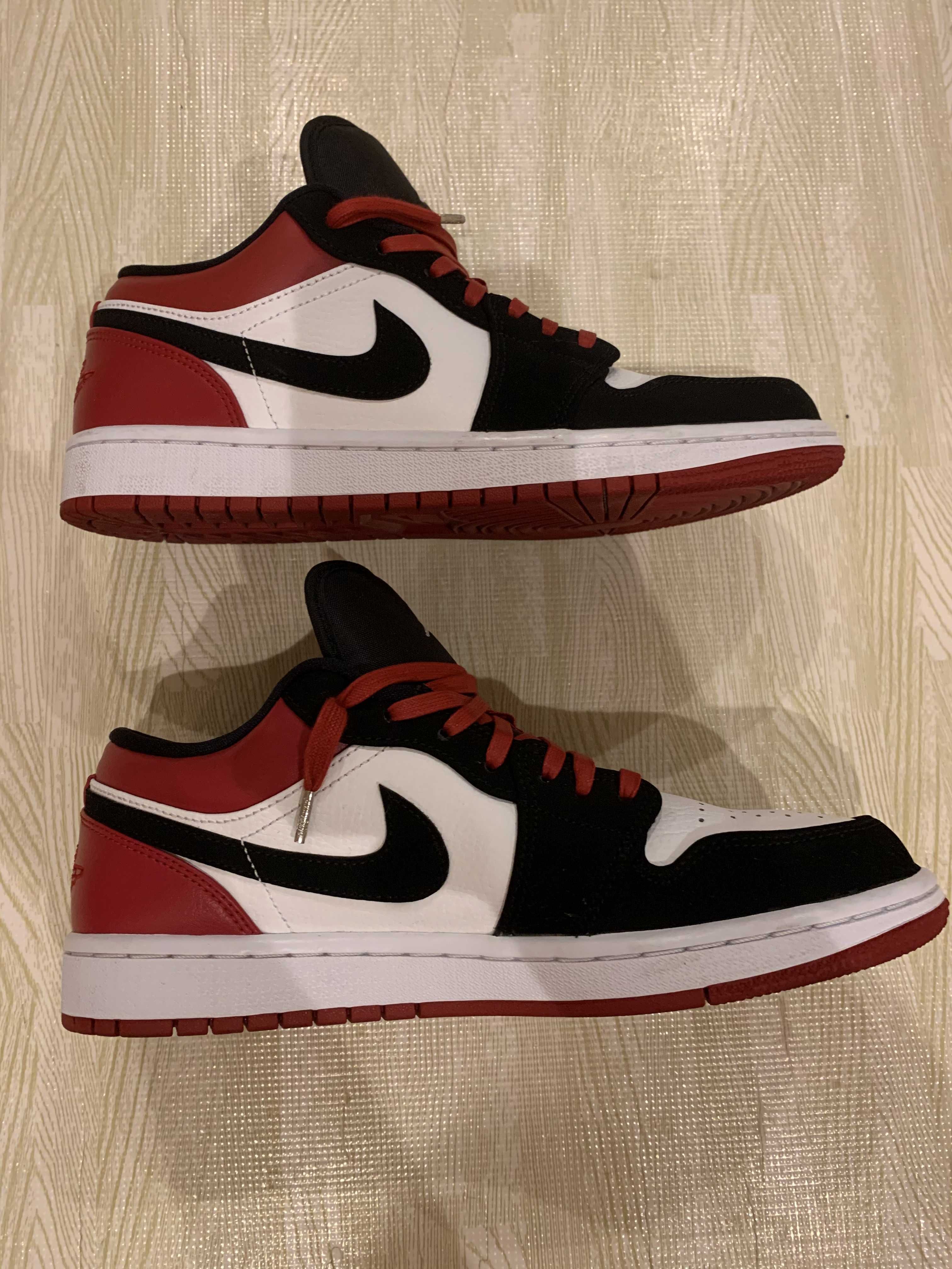 Nike Air Jordan 1 Low "Black Toe"