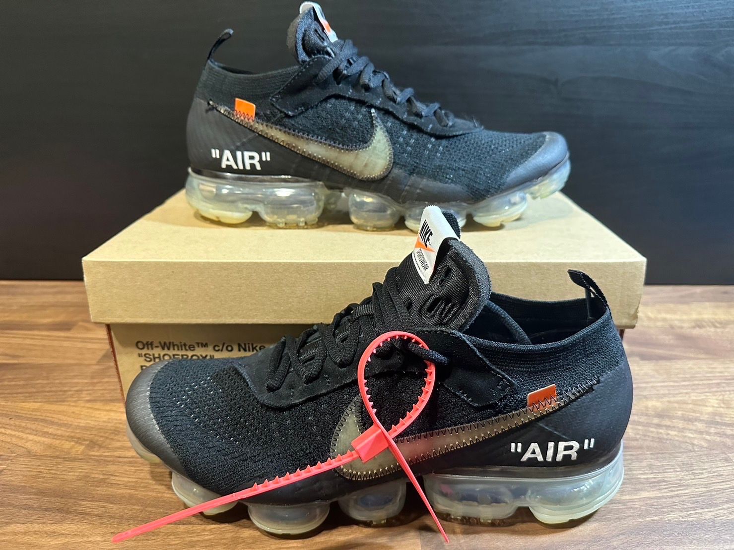 Off-White × Nike Air Vapormax "Black/Total Orange/Clear"