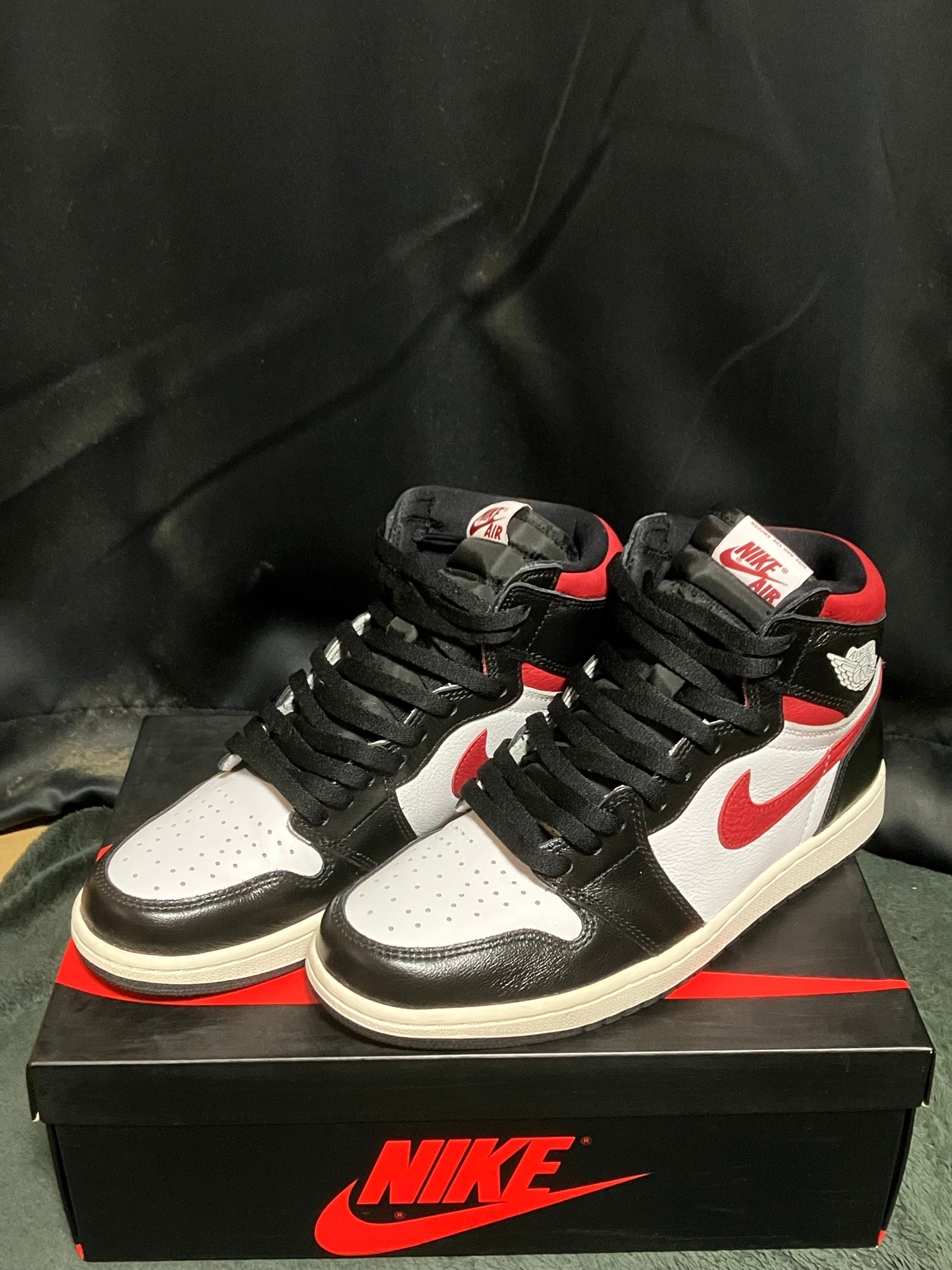 Nike Air Jordan 1 Retro High "Black/White/Sail/Gym Red"